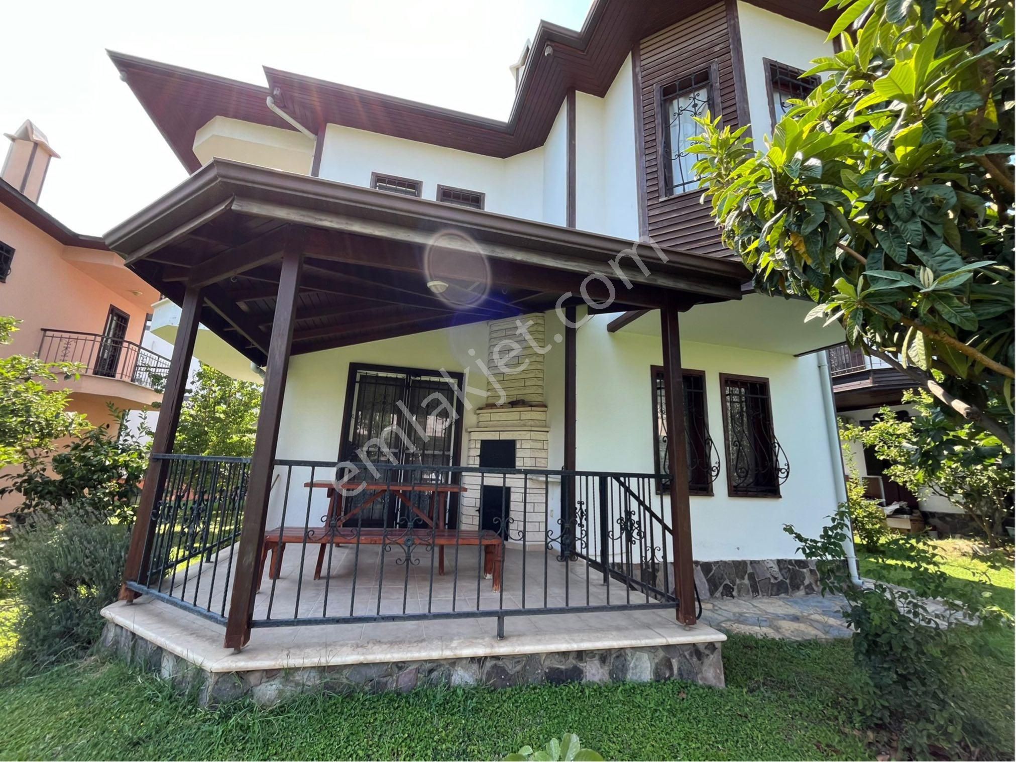 Güçkü Kardeşler Altınoluk Merkezde Muhteşem Rasarım 4+1 Villa - Görsel 4