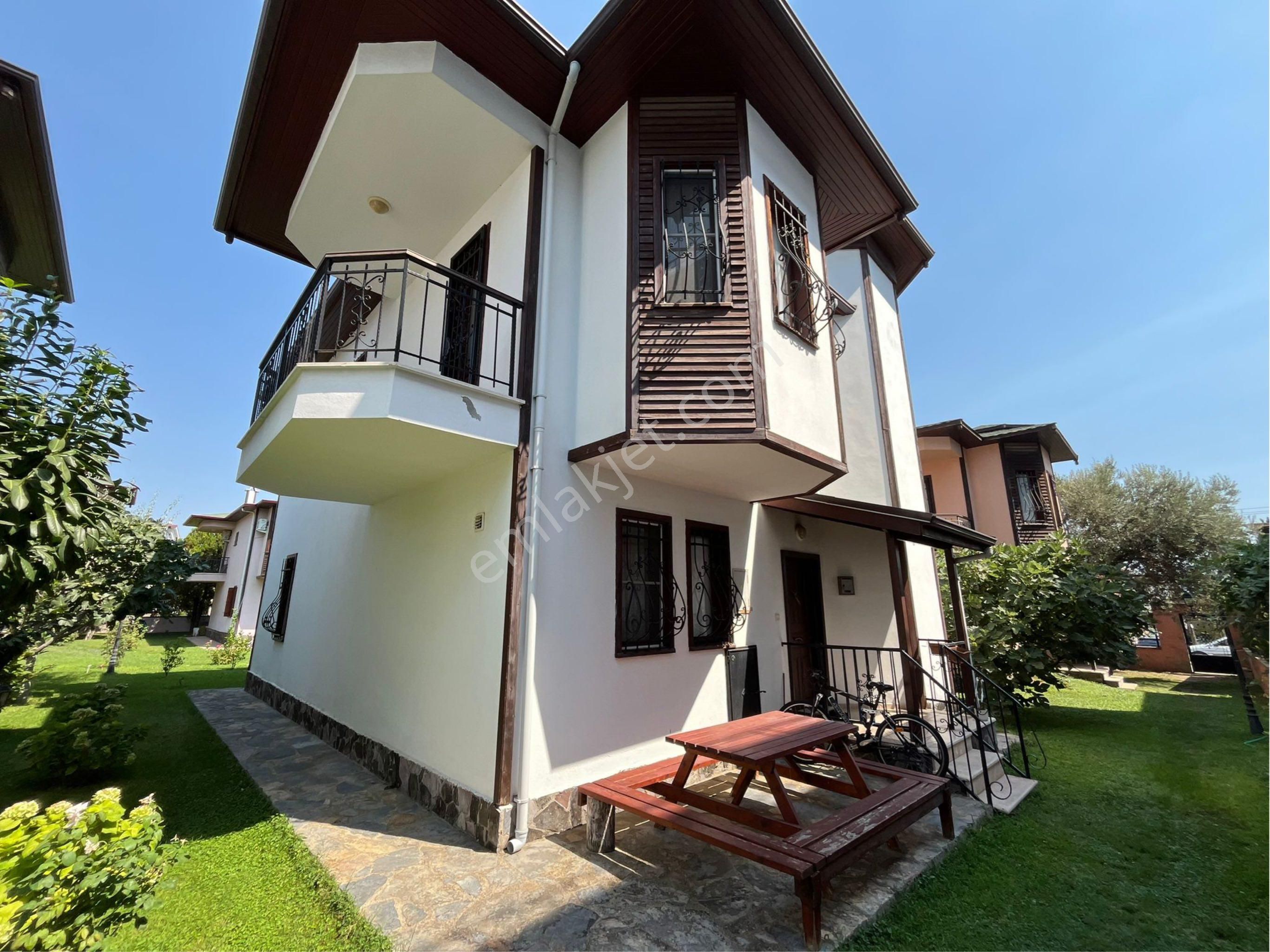 Güçkü Kardeşler Altınoluk Merkezde Muhteşem Rasarım 4+1 Villa - Görsel 5