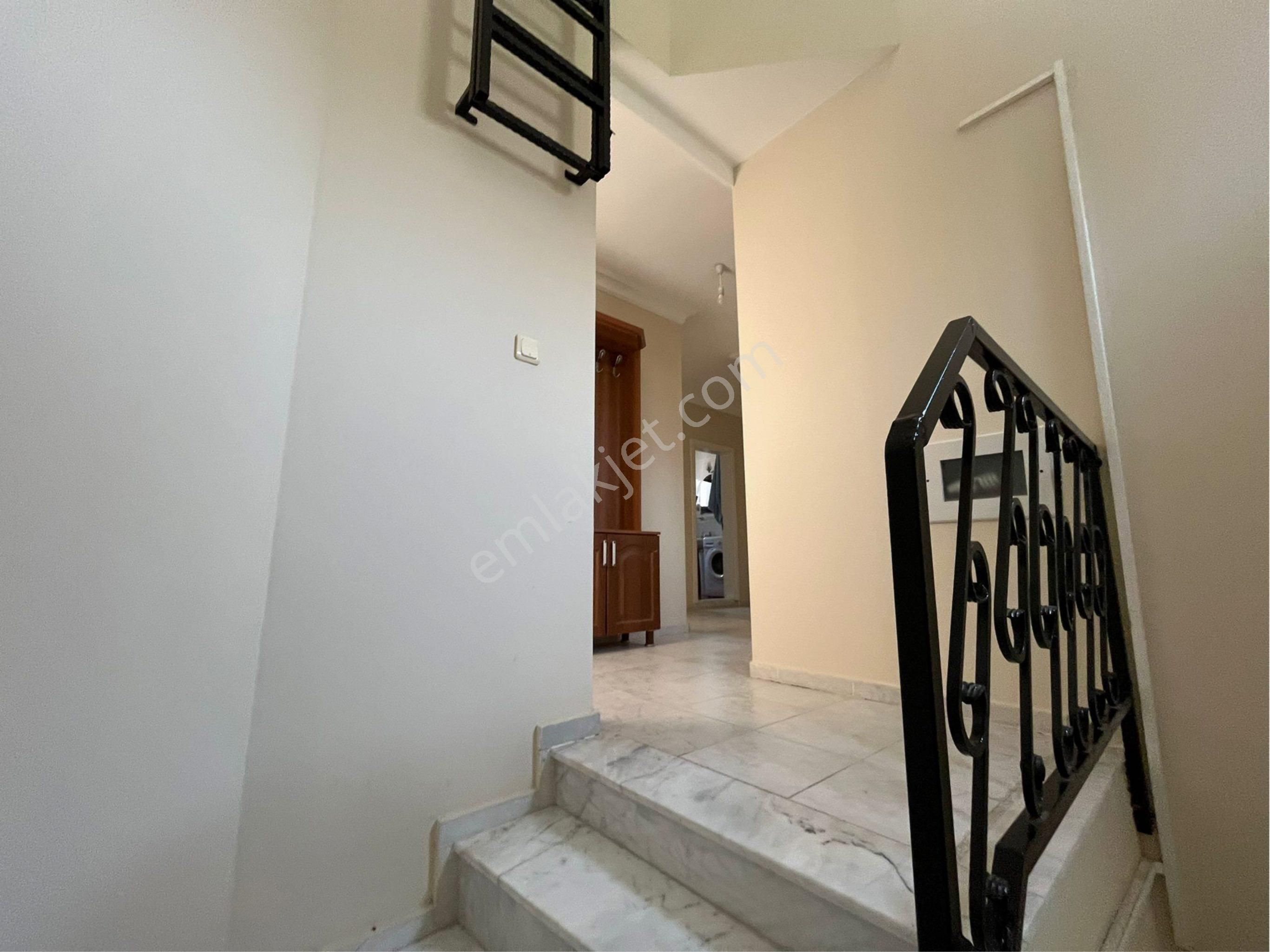 Güçkü Kardeşler Altınoluk Merkezde Muhteşem Rasarım 4+1 Villa - Görsel 20