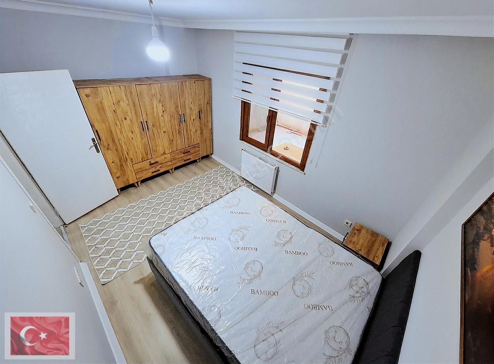 Metroya Çok Yakın 1+1 Full Eşyalı Çift Teraslı Harika Daire - Görsel 7