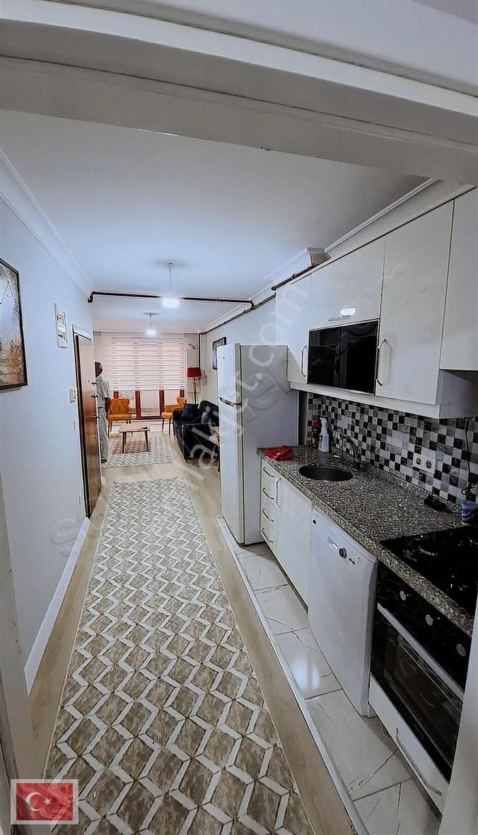 Metroya Çok Yakın 1+1 Full Eşyalı Çift Teraslı Harika Daire - Görsel 17