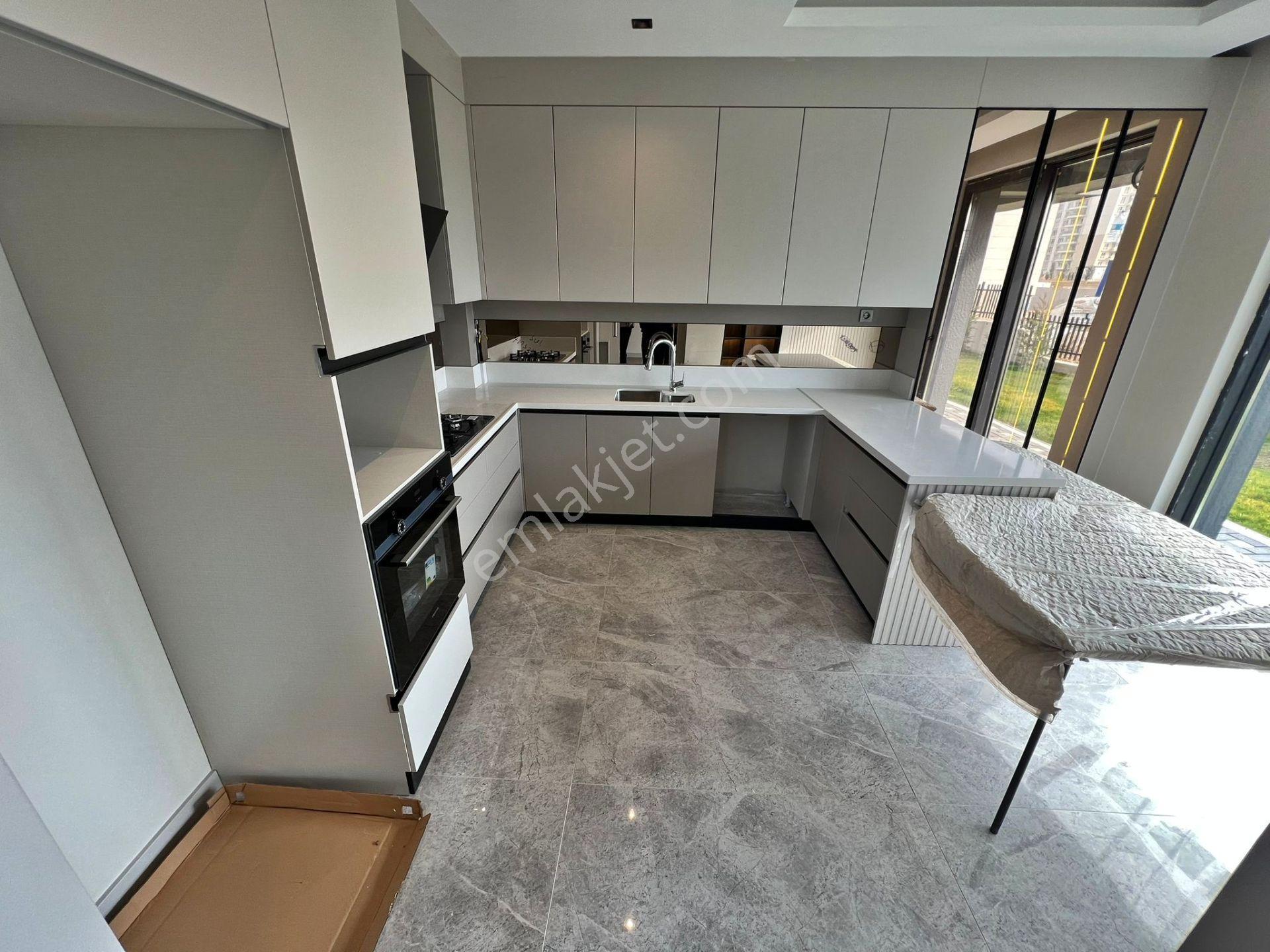 Bağlıca Mahallesi'nde Satılık 4+1 Kapalı Otoparklı Full Yapılı Villa - Görsel 4