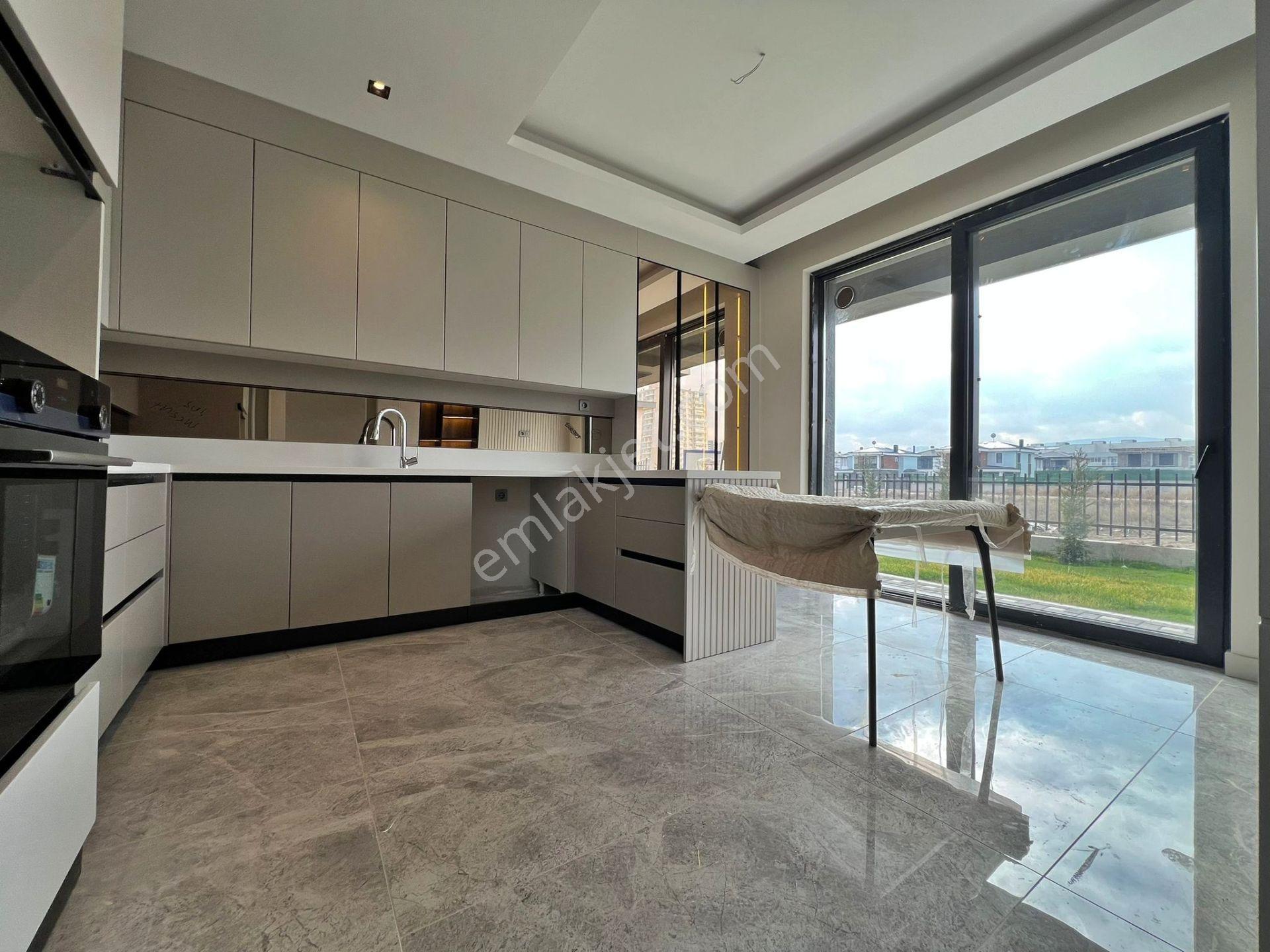 Bağlıca Mahallesi'nde Satılık 4+1 Kapalı Otoparklı Full Yapılı Villa - Görsel 6