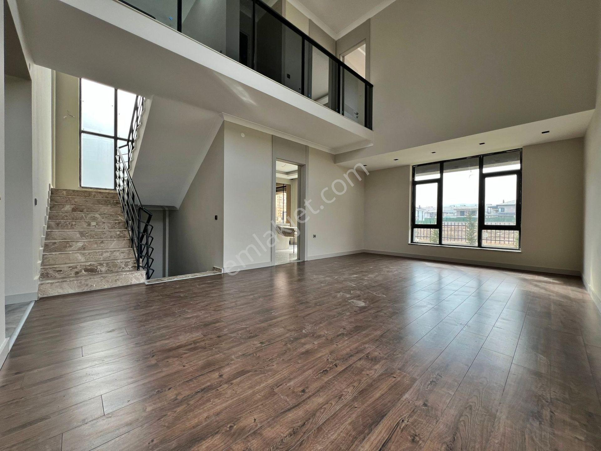 Bağlıca Mahallesi'nde Satılık 4+1 Kapalı Otoparklı Full Yapılı Villa - Görsel 13