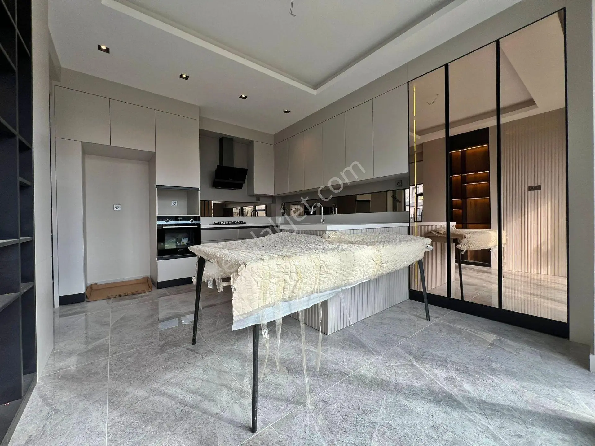 Bağlıca Mahallesi'nde Satılık 4+1 Kapalı Otoparklı Full Yapılı Villa - Görsel 2