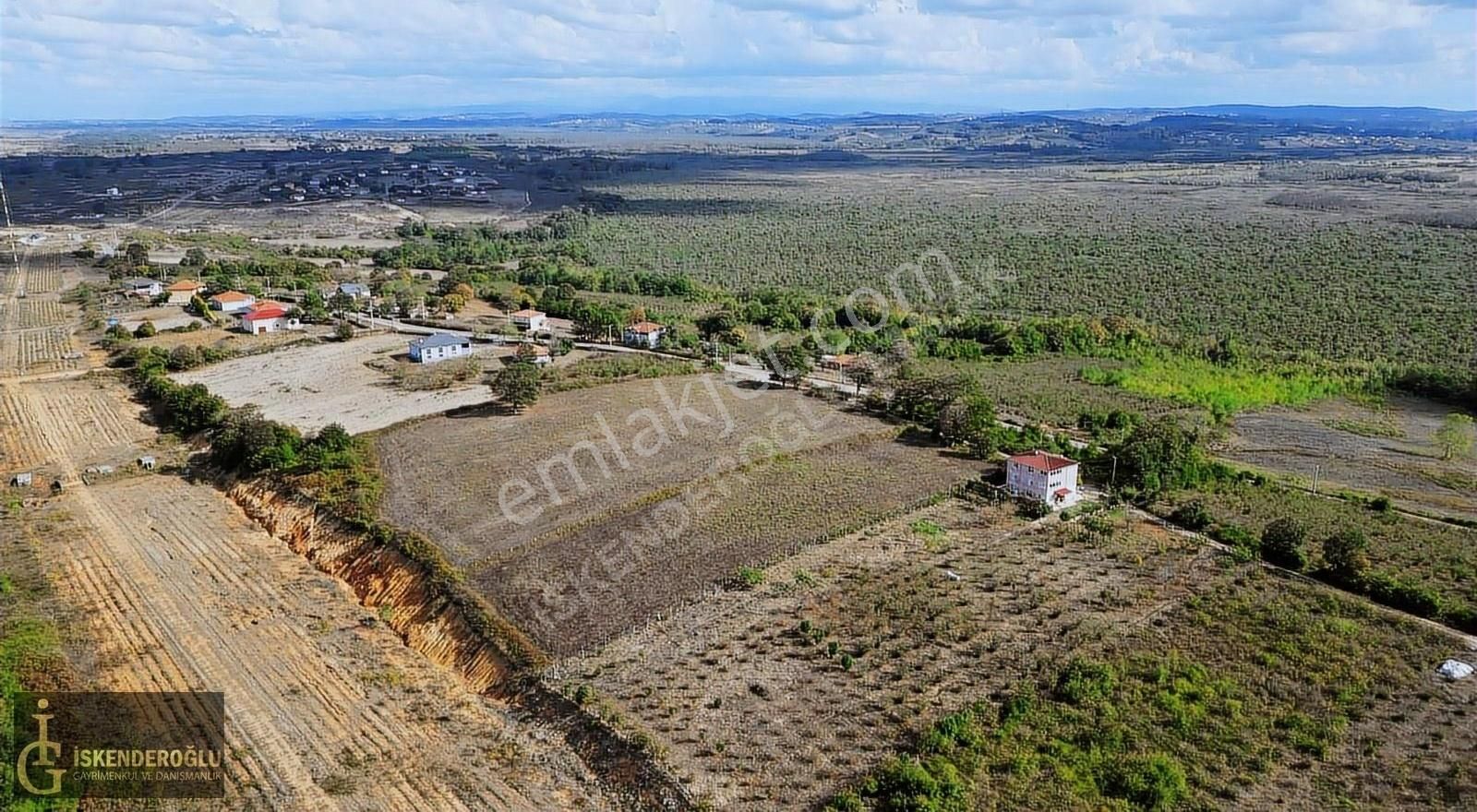 Tokinin Projesine Yakın Deniz Ve Göl Manzaralı Satılık Tarla