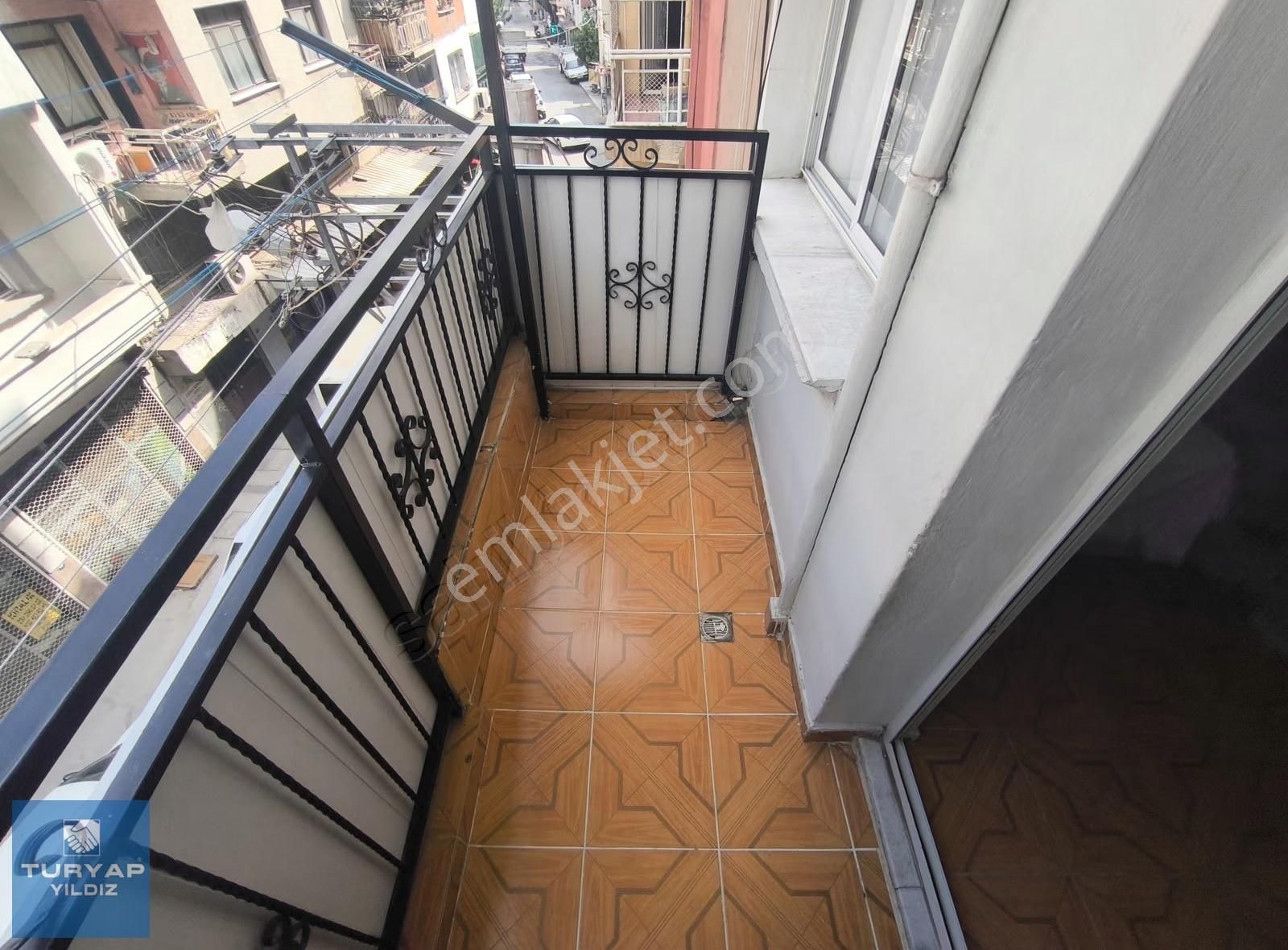 Konak Yenidoğan Mahallesi Satılık 3+1 130 M2 Daire - Görsel 13