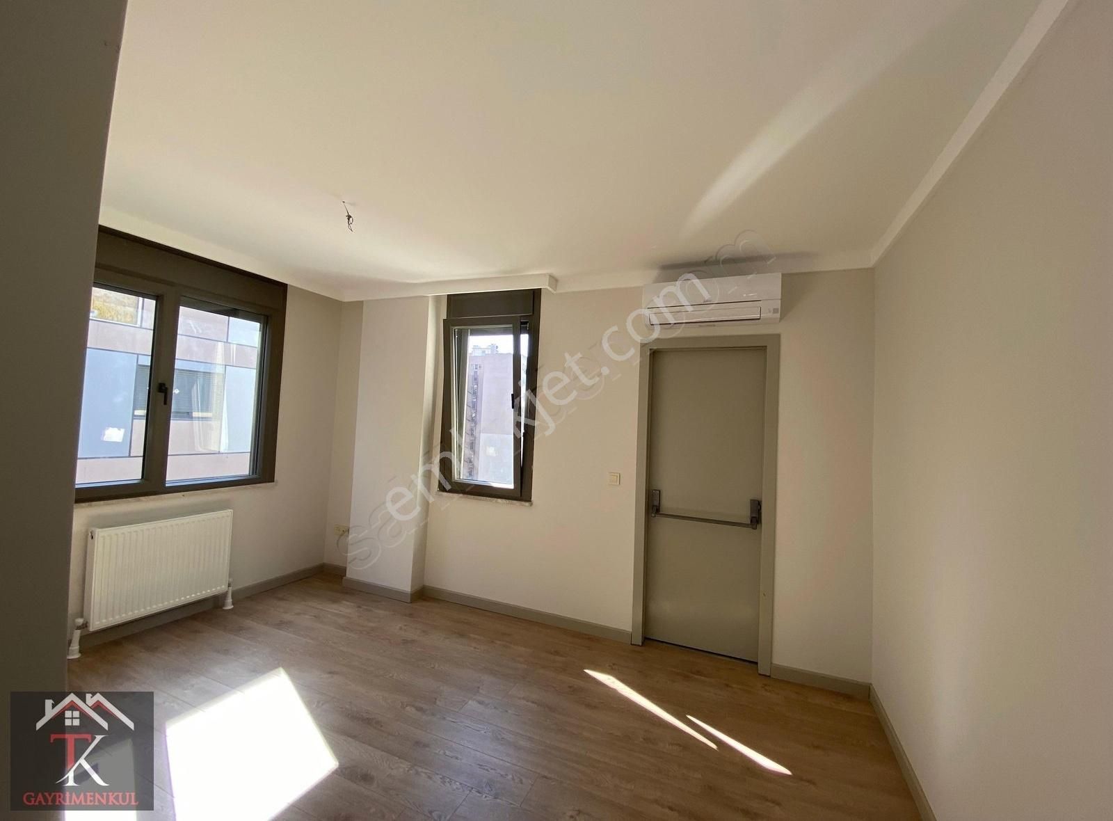 Tk'dan Feneryolunda Caddeye Bir Paralel Cam Balkonlu 120m2 3+1 - Görsel 22