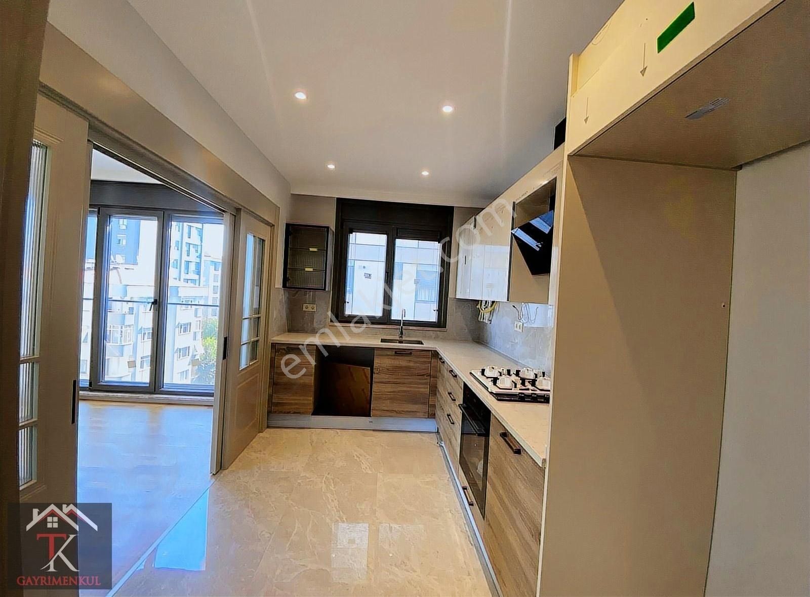 Tk'dan Feneryolunda Caddeye Bir Paralel Cam Balkonlu 120m2 3+1 - Görsel 3