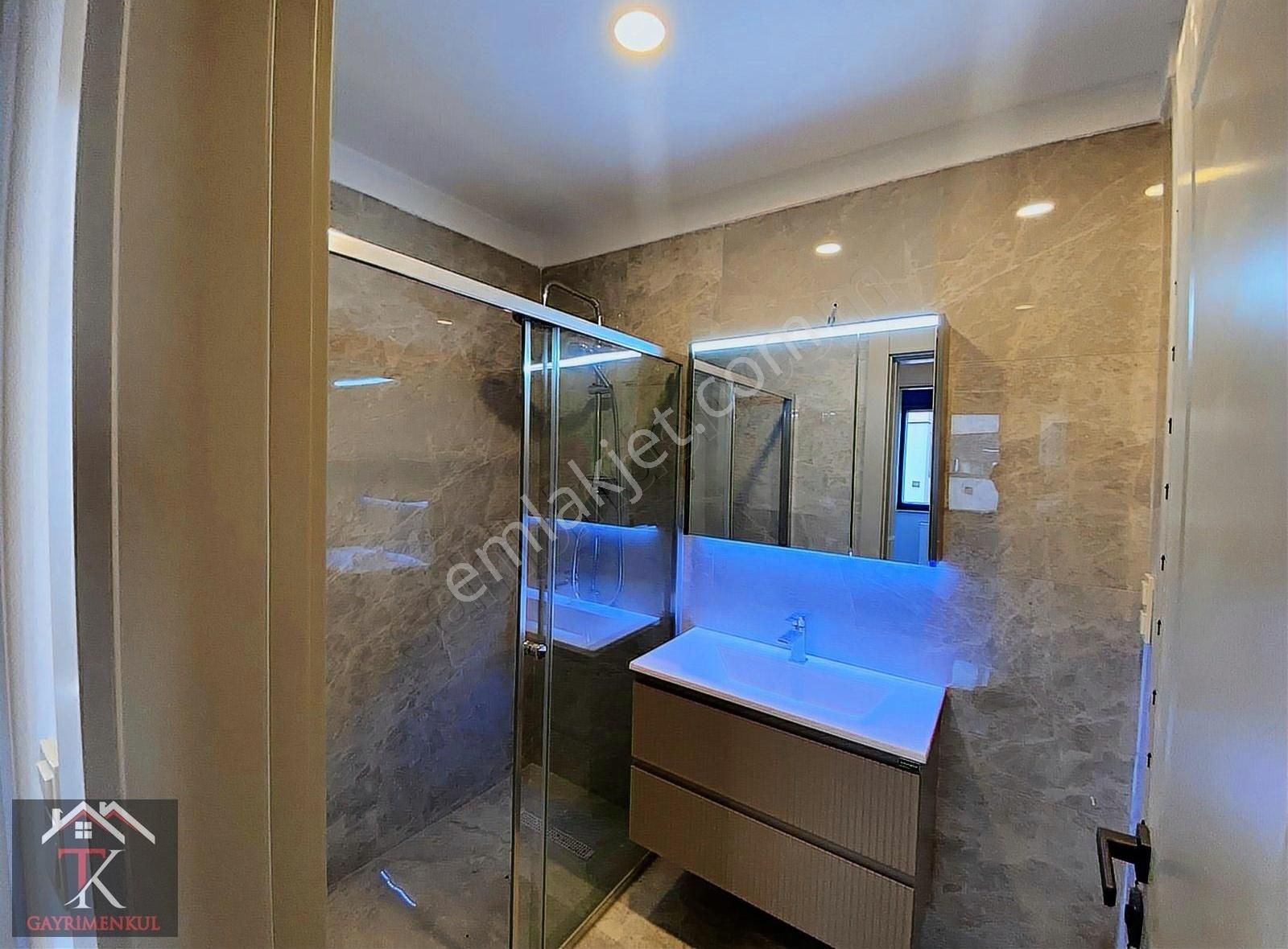 Tk'dan Feneryolunda Caddeye Bir Paralel Cam Balkonlu 120m2 3+1 - Görsel 34