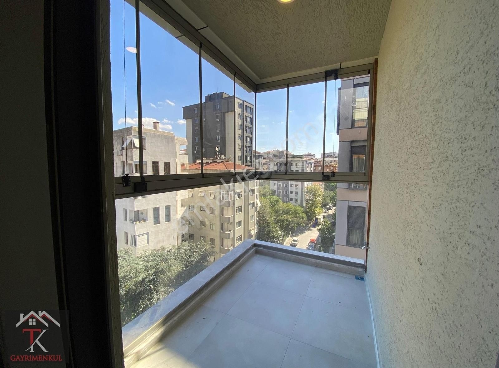 Tk'dan Feneryolunda Caddeye Bir Paralel Cam Balkonlu 120m2 3+1 - Görsel 7