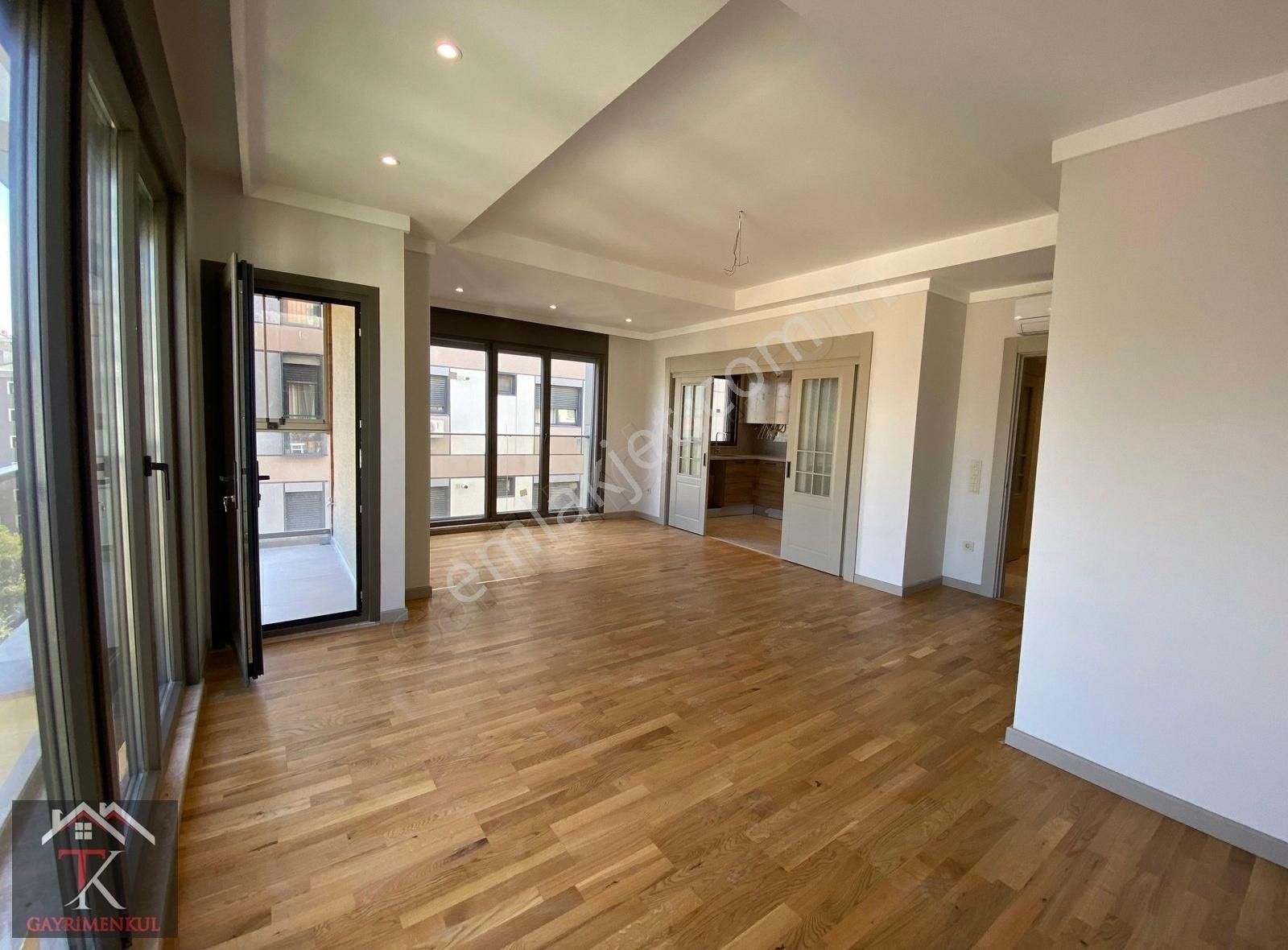 Tk'dan Feneryolunda Caddeye Bir Paralel Cam Balkonlu 120m2 3+1 - Görsel 31