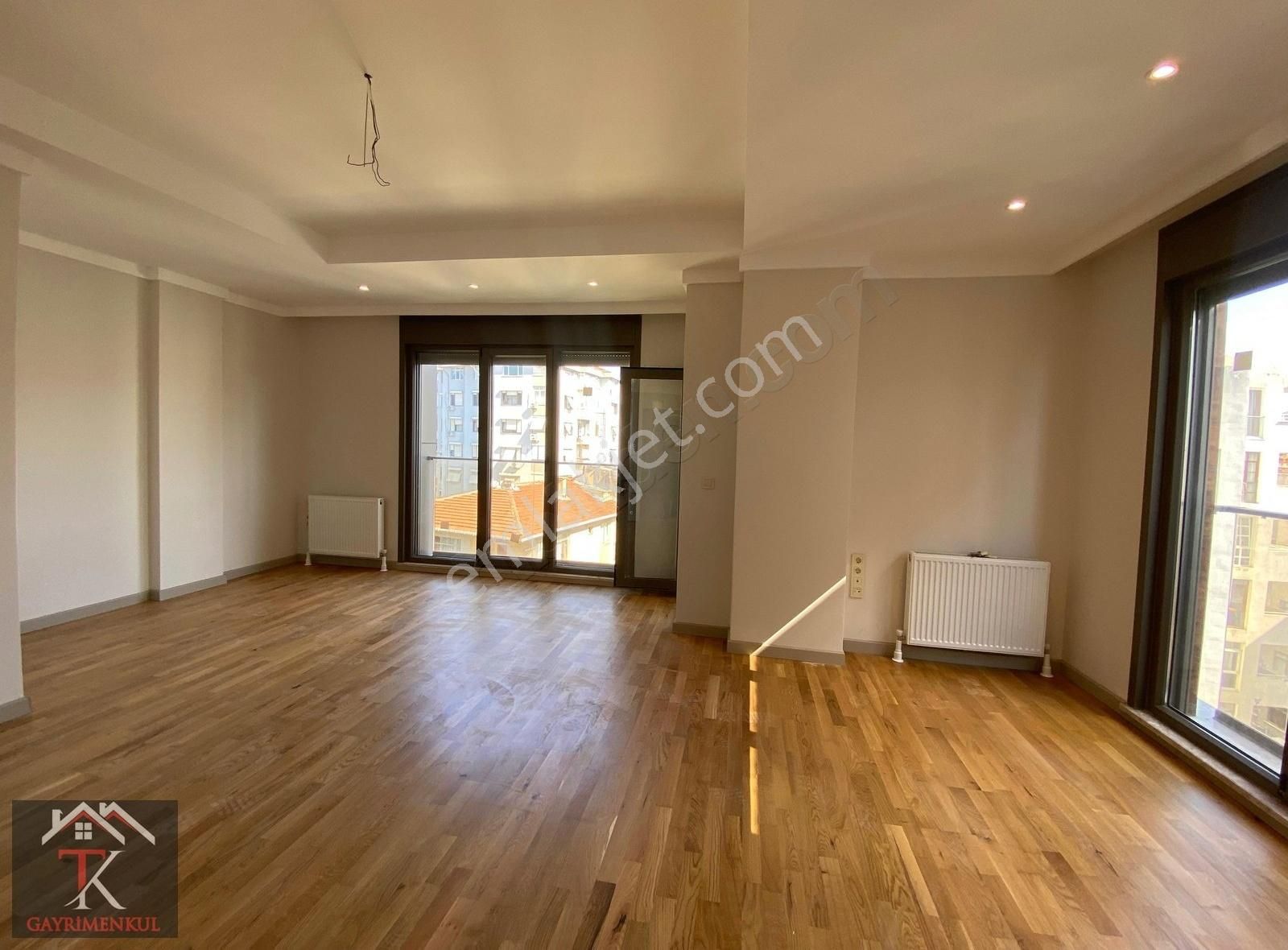 Tk'dan Feneryolunda Caddeye Bir Paralel Cam Balkonlu 120m2 3+1 - Görsel 27