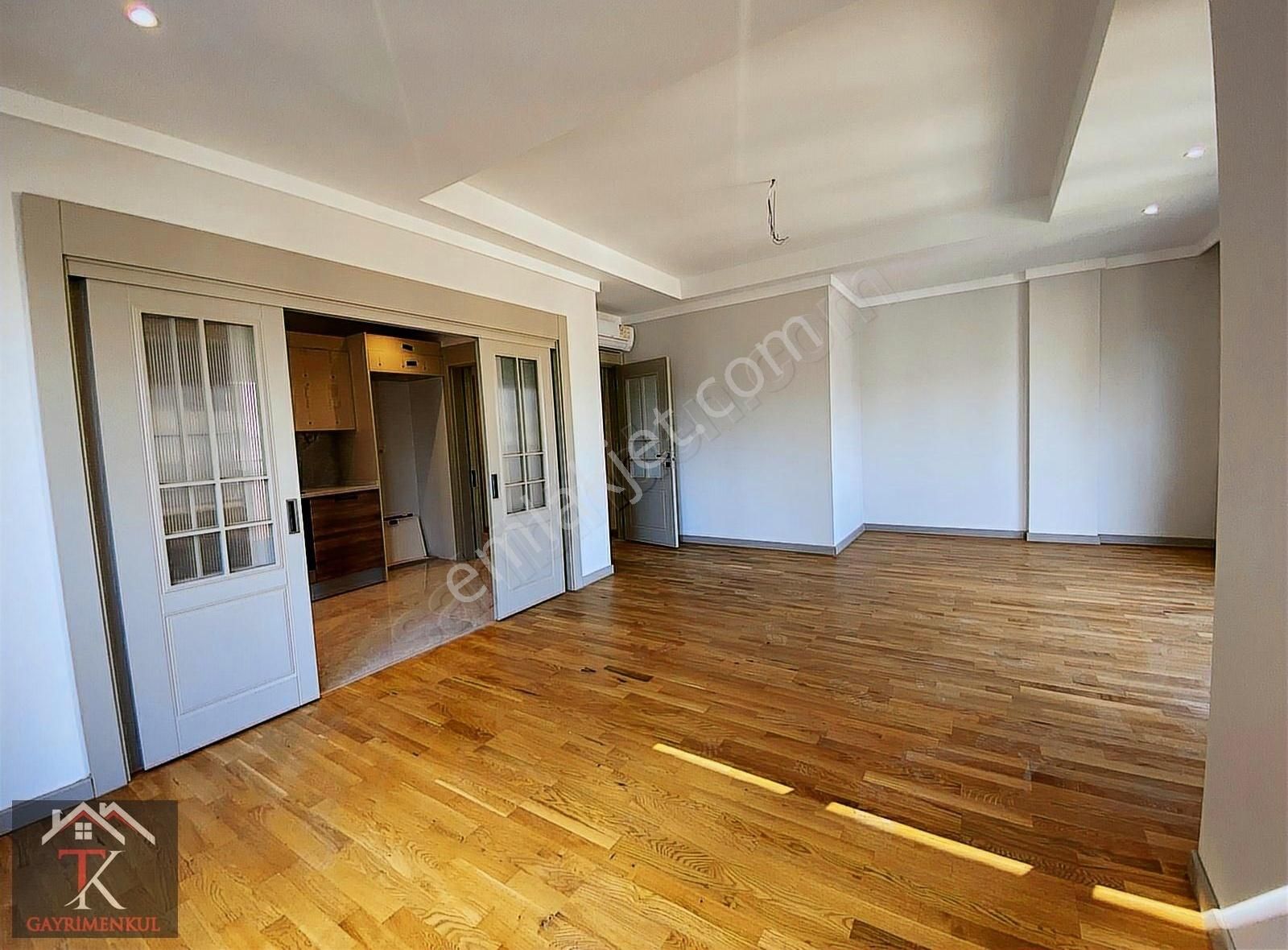 Tk'dan Feneryolunda Caddeye Bir Paralel Cam Balkonlu 120m2 3+1 - Görsel 16