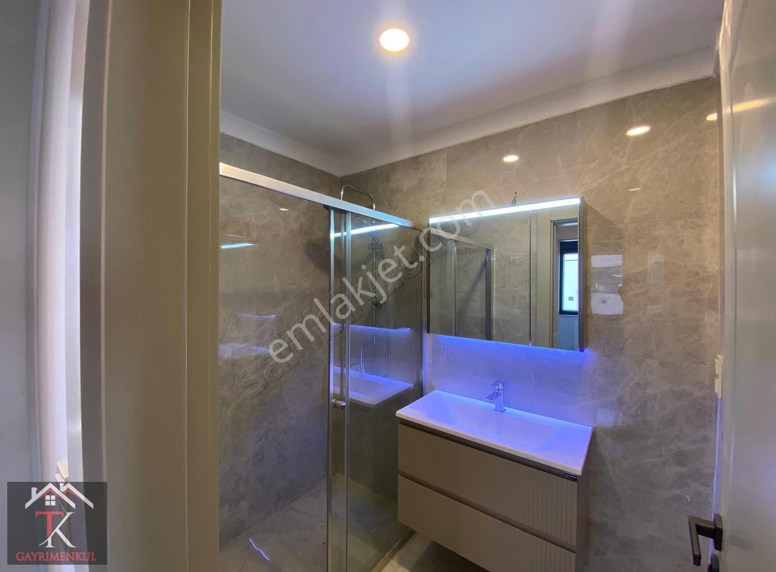 Tk'dan Feneryolunda Caddeye Bir Paralel Cam Balkonlu 120m2 3+1 - Görsel 26