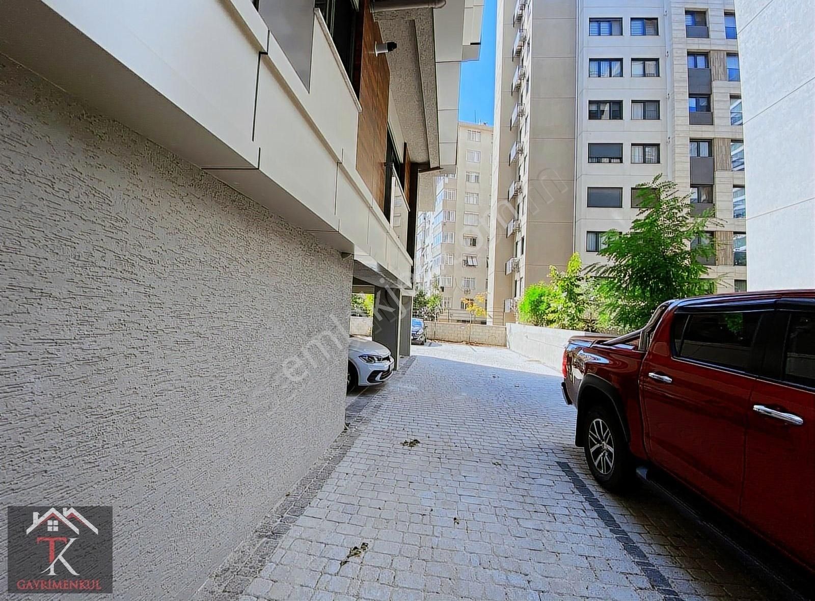 Tk'dan Feneryolunda Caddeye Bir Paralel Cam Balkonlu 120m2 3+1 - Görsel 11