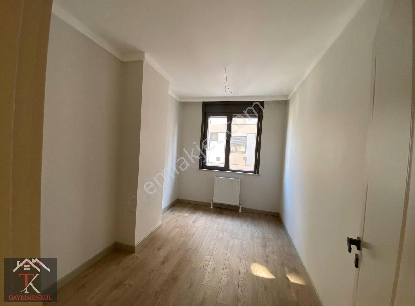 Tk'dan Feneryolunda Caddeye Bir Paralel Cam Balkonlu 120m2 3+1 - Görsel 9