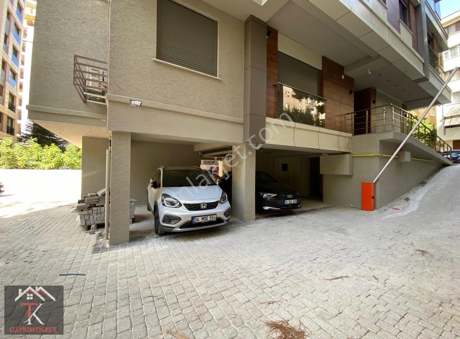 Tk'dan Feneryolunda Caddeye Bir Paralel Cam Balkon 95m2 Net 3+1 - Görsel 32