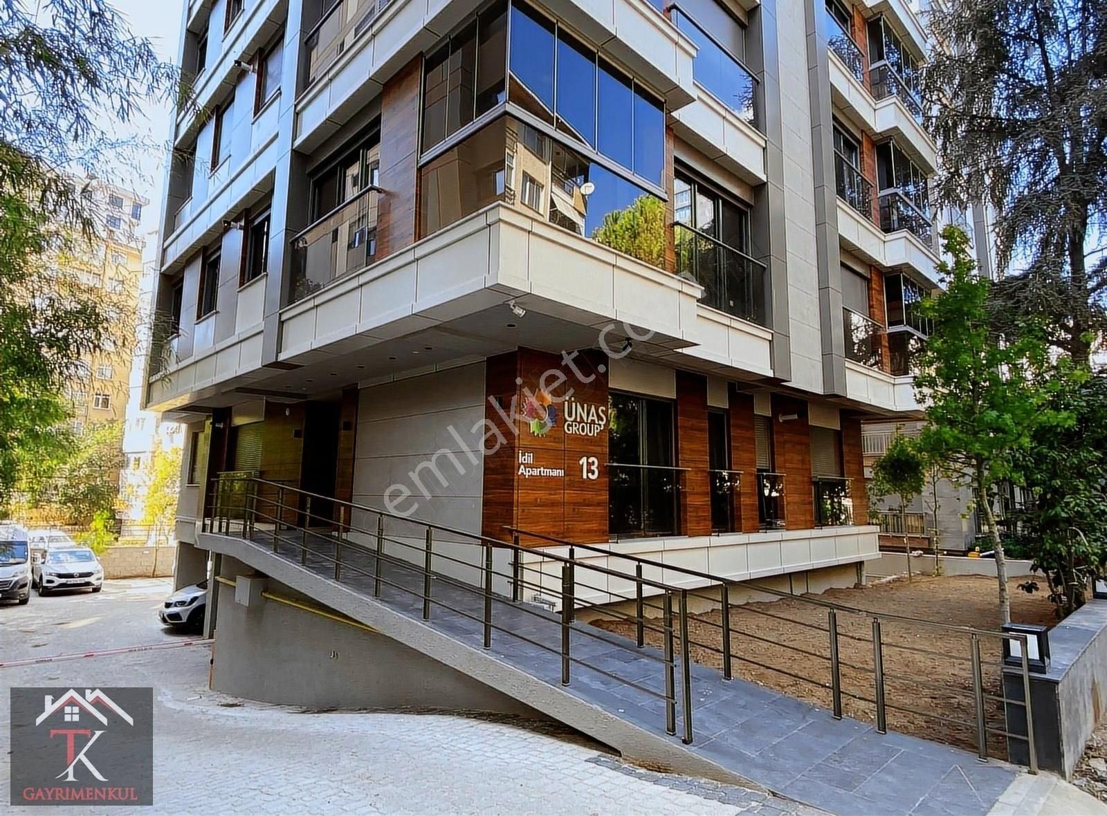 Tk'dan Feneryolunda Caddeye Bir Paralel Cam Balkon 95m2 Net 3+1 - Görsel 7