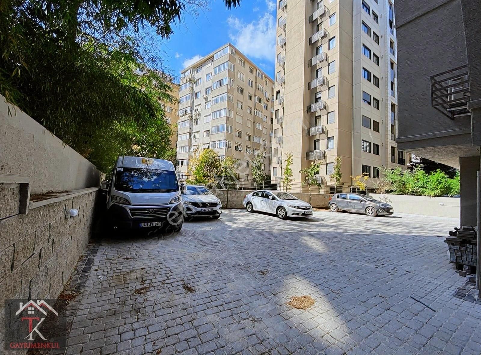 Tk'dan Feneryolunda Caddeye Bir Paralel Şerefiyeli 1+1 - Görsel 21