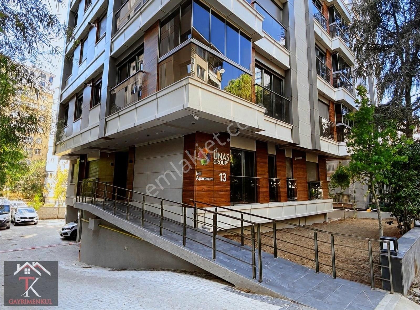 Tk'dan Feneryolunda Caddeye Bir Paralel Şerefiyeli 1+1 - Görsel 11