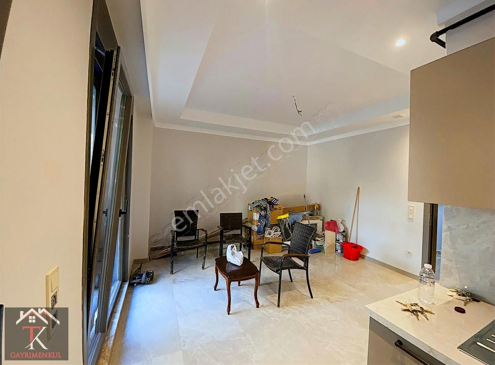 Tk'dan Feneryolunda Caddeye Bir Paralel Şerefiyeli 1+1 - Görsel 24