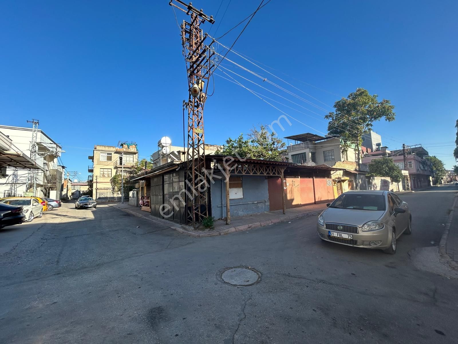 İstiklal Mah.merkezde 342 M2 Arsa İçerisinde Satılık Müstakil Ev