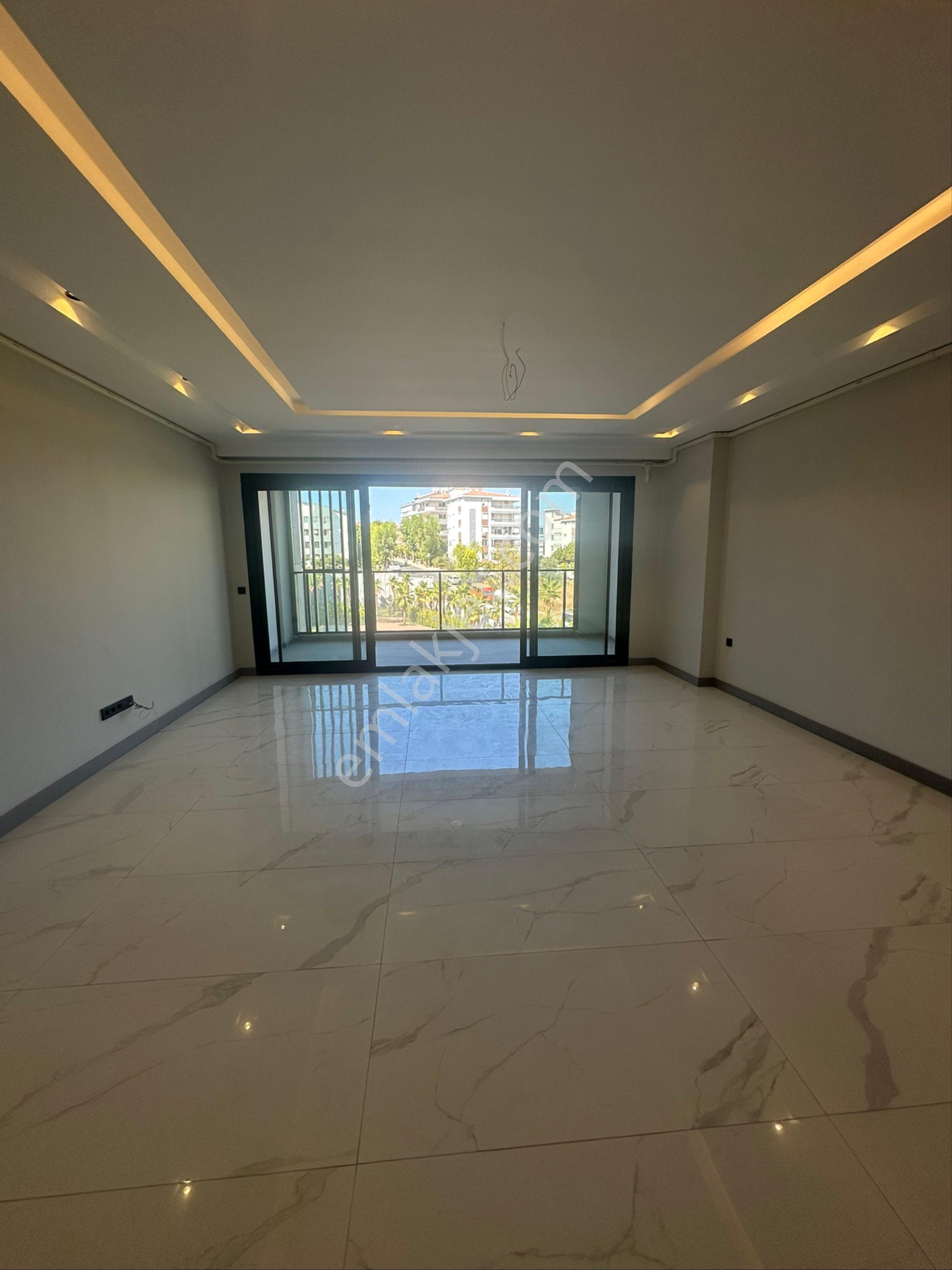 Kuşadasında Kadınlar Denizi Modern Yapı Daire Satılıktır - Görsel 20