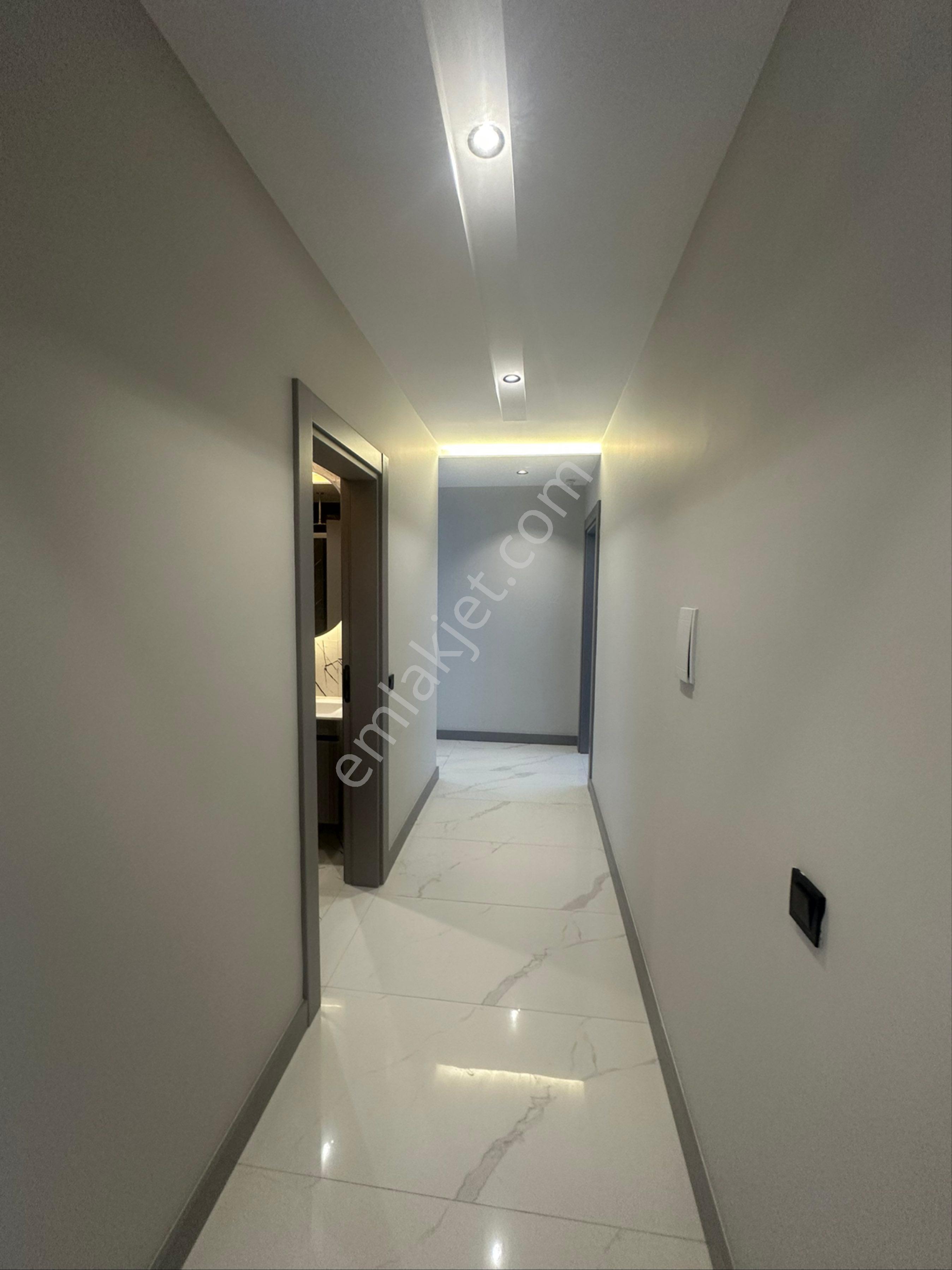 Kuşadasında Kadınlar Denizi Modern Yapı Daire Satılıktır - Görsel 17