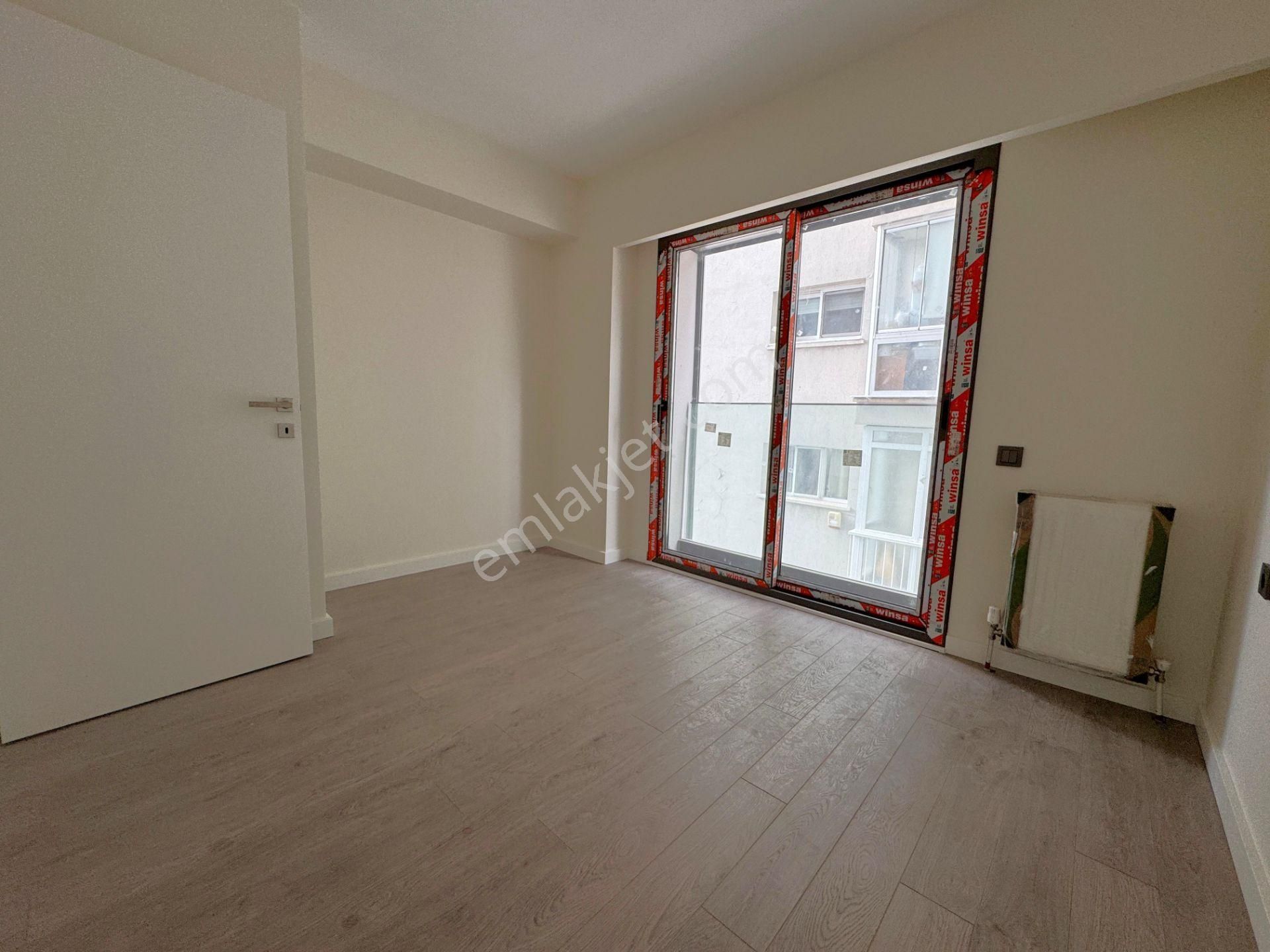 Bostanlı Sahilde Panoramik Deniz Manzaralı Satılık 3+1 Daire - Görsel 18