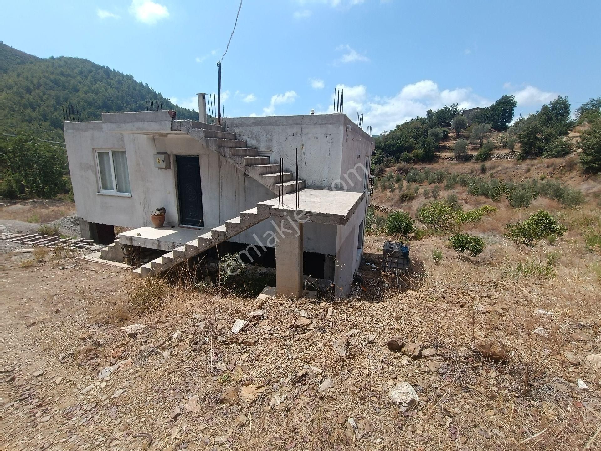 Alanya Çamlıca'da İçinde 2 Katlı Ev Ve Tarla - Görsel 4