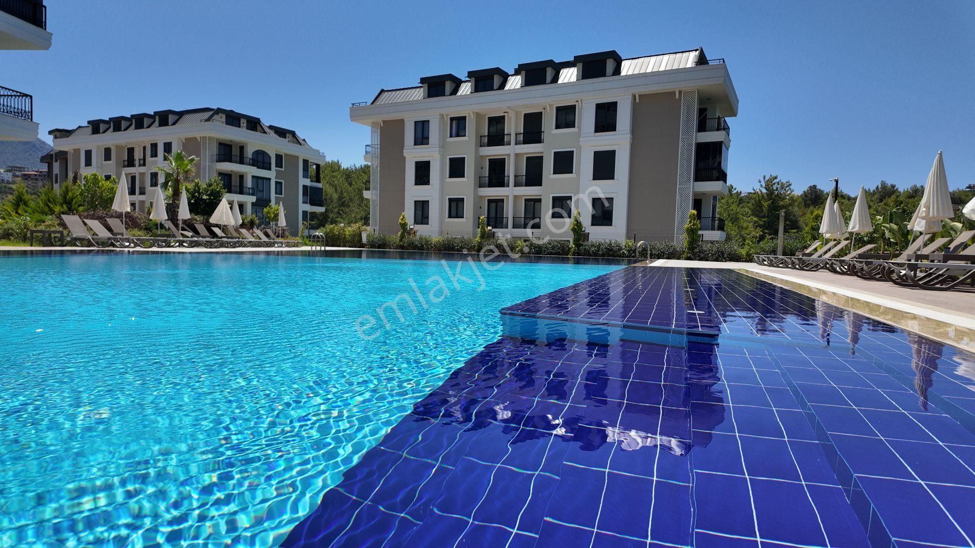 Alanya Oba'da Satılık Havuzlu Sitede Eşyalı 2+1 Daire - Görsel 2