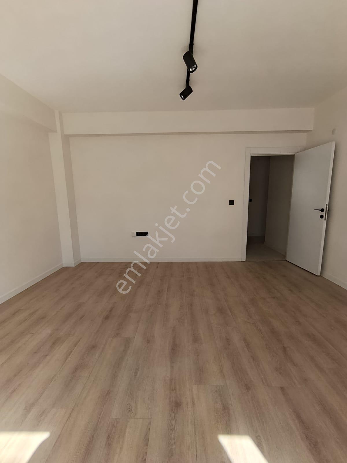 Çamlıca Mahallesinde 2+1 Özel Garajlı Satılık Daire - Görsel 6