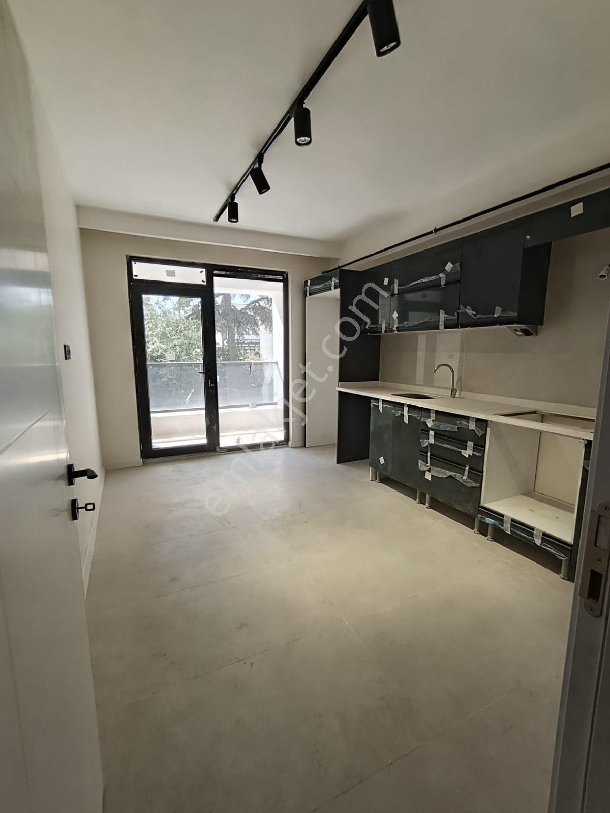 Çamlıca Mahallesinde 2+1 Özel Garajlı Satılık Daire