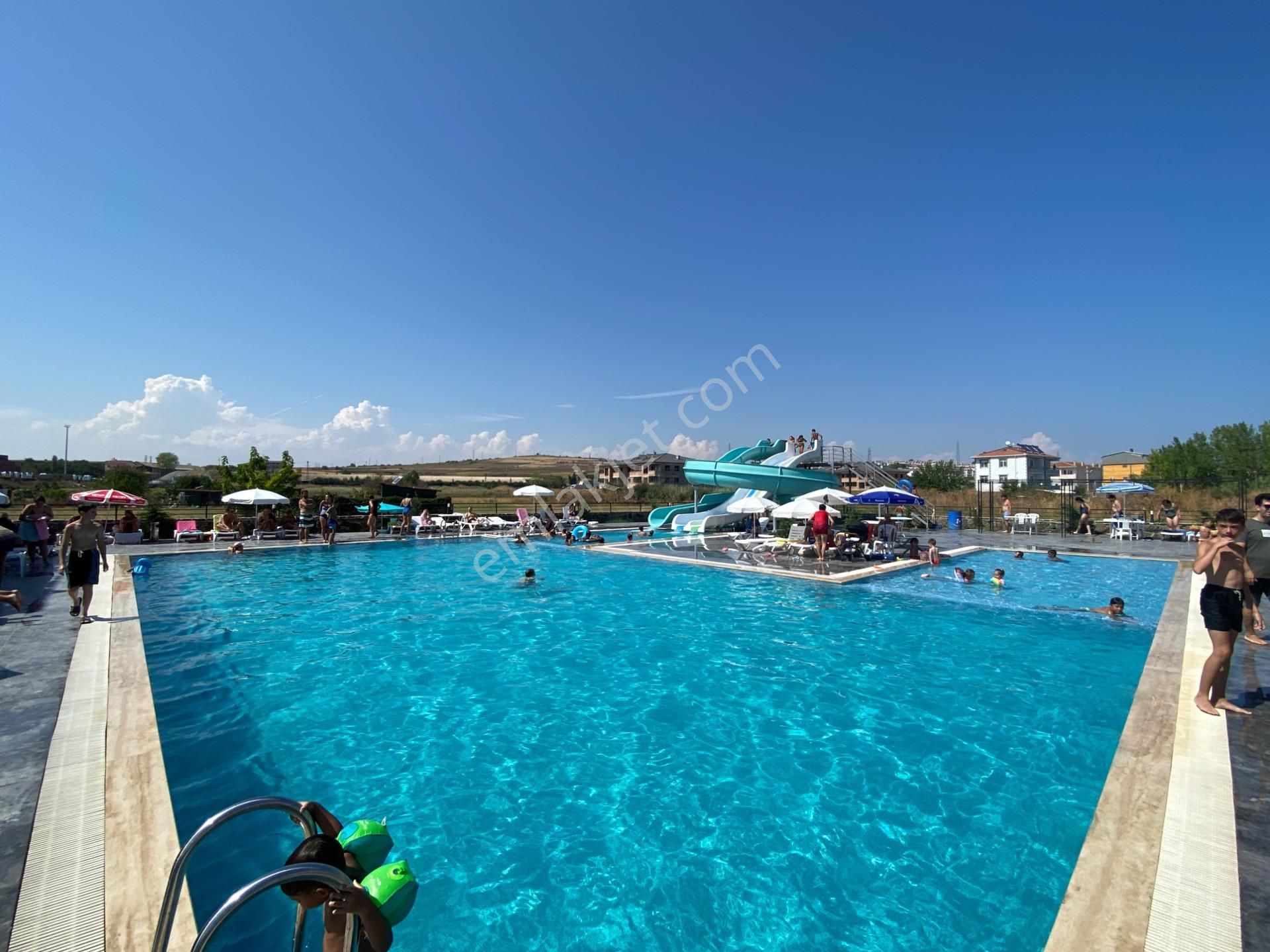 Aquaparklı Havuzlu Denize Yakın Sitede Kiralık 2+1 Daire - Görsel 3