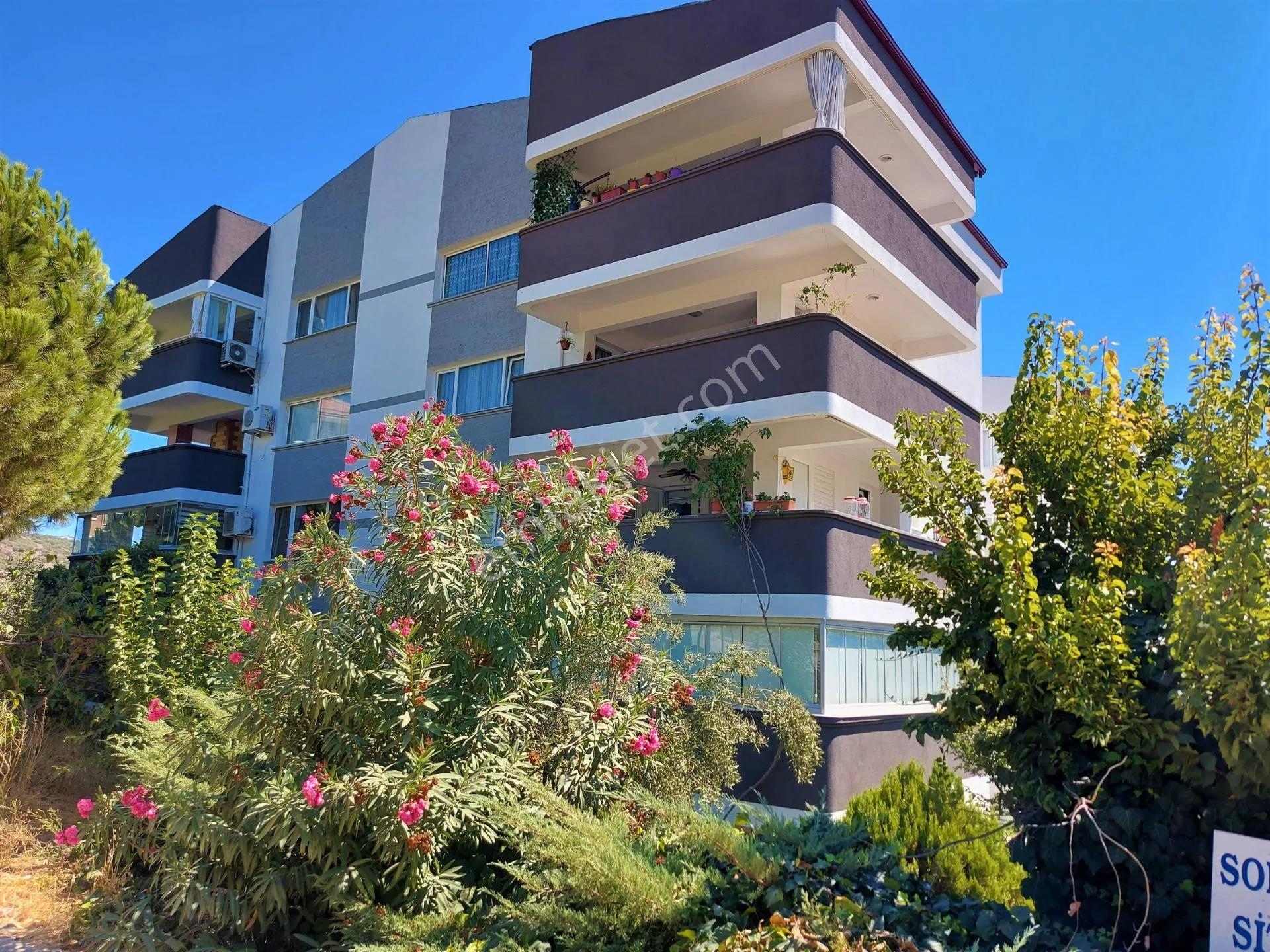 Kuşadası Kadınlar Denizi Mahallesinde 3+1 Satılık Daire