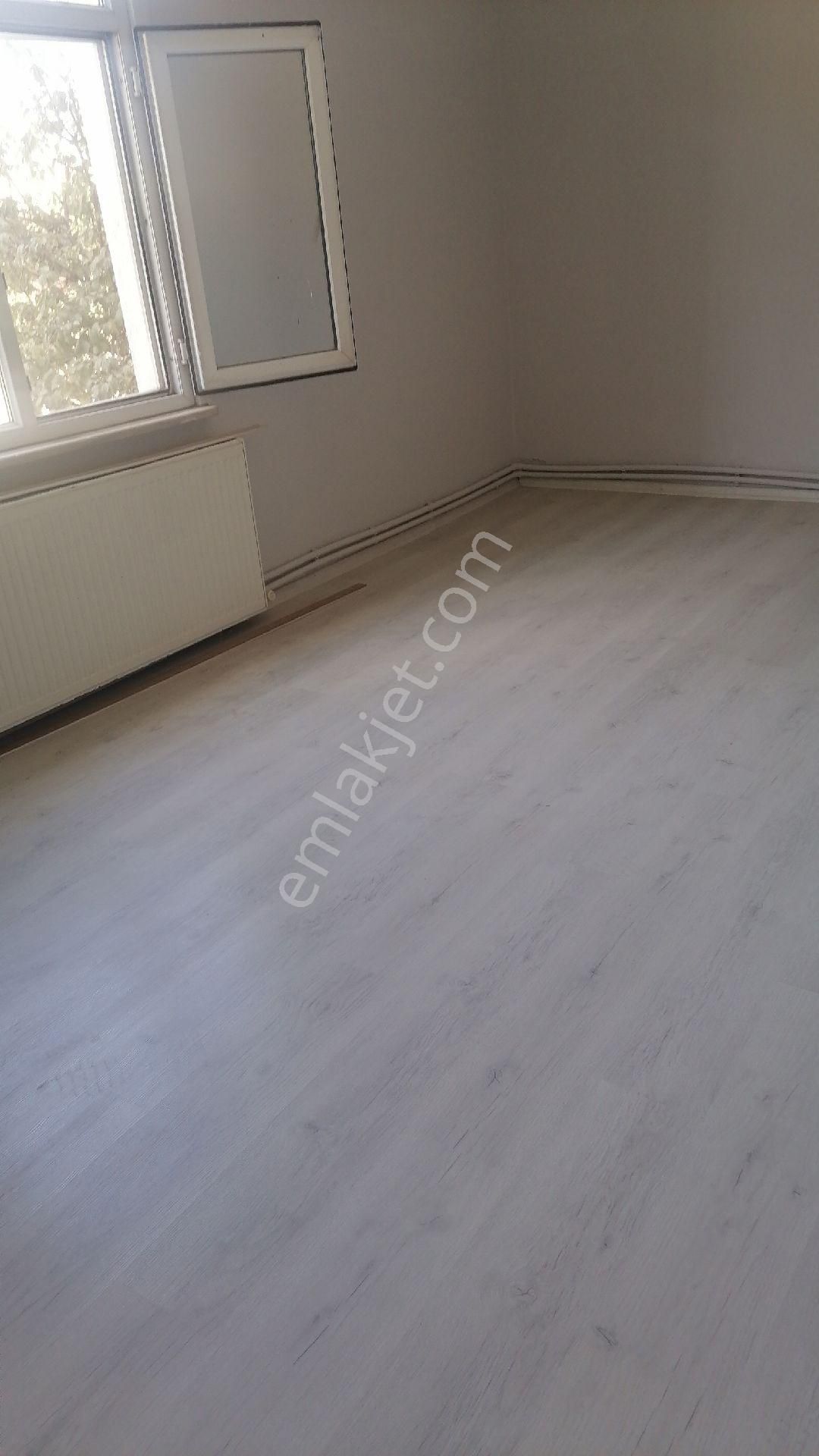 Ümraniye Ihlamurkuyu Metro Yürüme Mesafesi Yabancı Ya Uygun 1.kat 2 +1 İçi Yapılı Temiz Daire