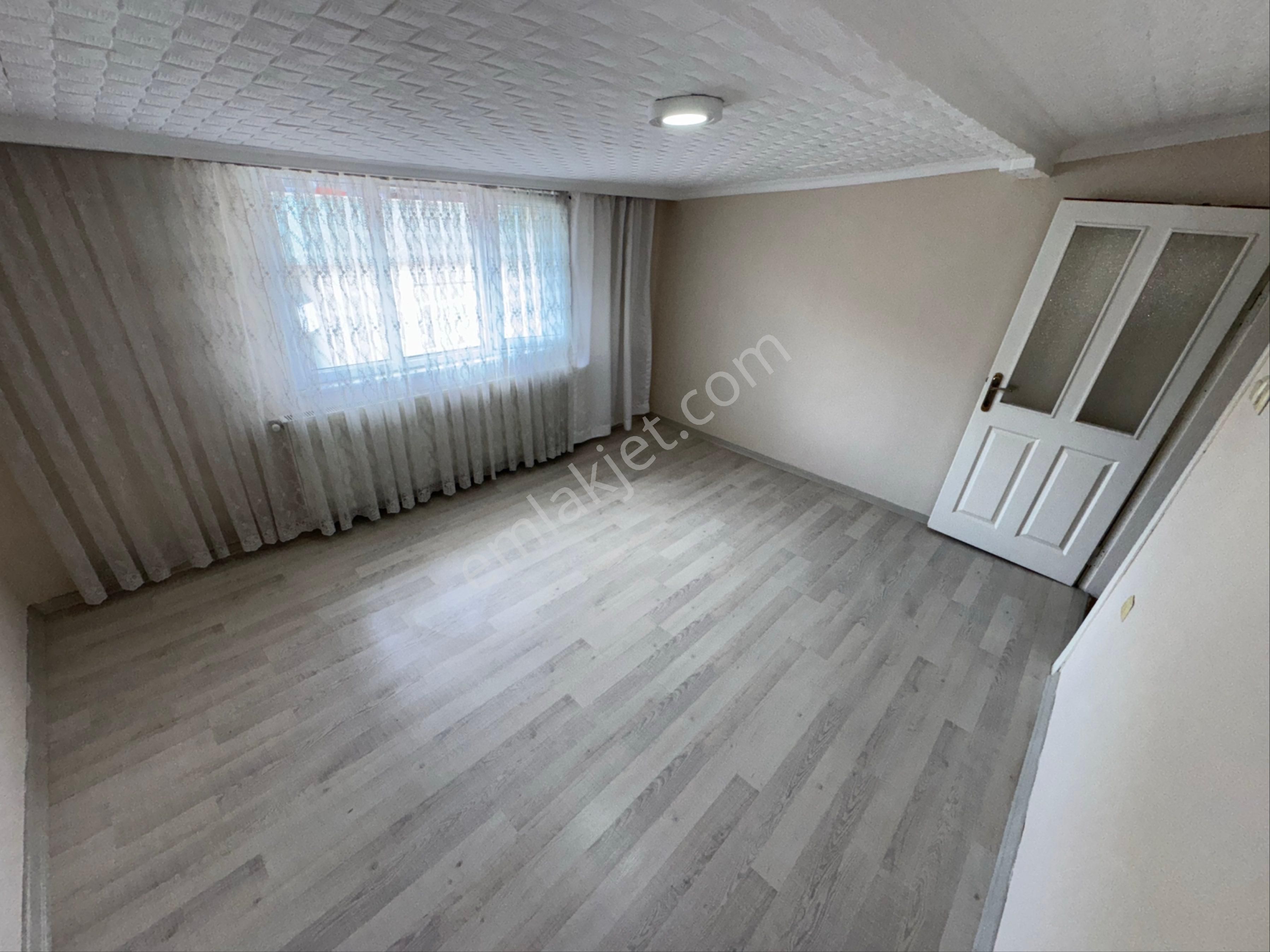 Zafer Yapı Gayrimenkulden Kiralık Çatıkatı 2+1 100m2 Komili Balkonlu Aile Binası Cebeci Mahde - Görsel 12