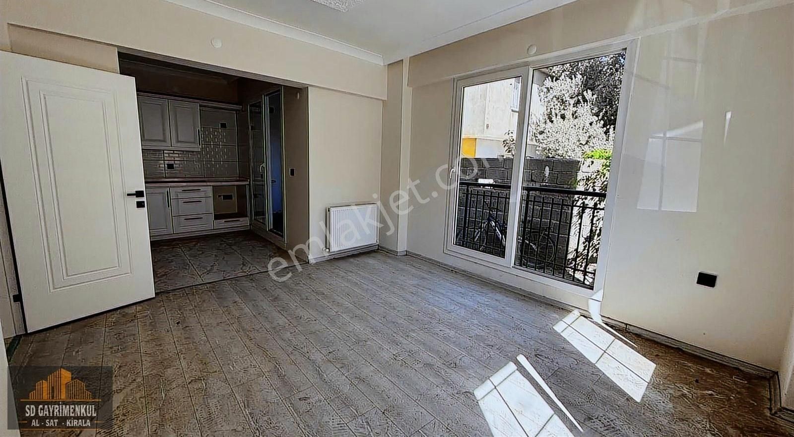 Gömeçte 2+1 Giriş Kat Şehir İmkânlarına Yürüyerek Ulaşın - Görsel 3
