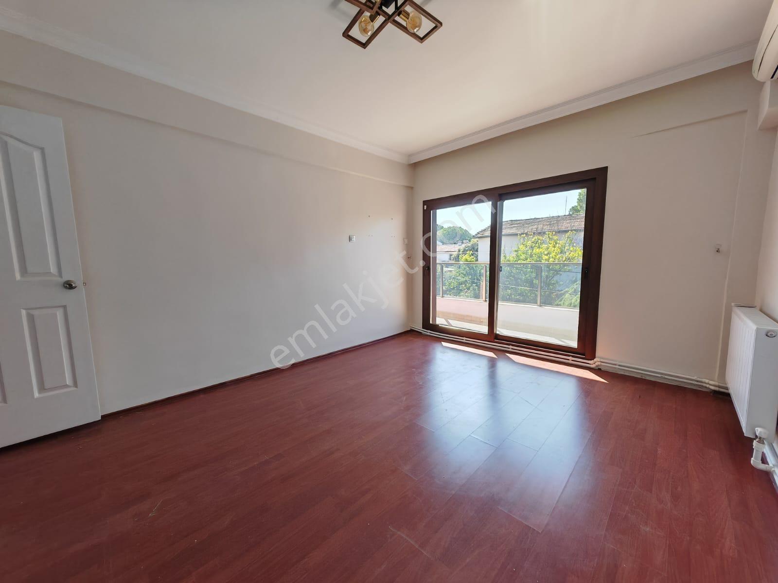 Satılık Konut Sitesinde Özel Havuzlu 4+1 Bahçeli Doğalgazlı Villa - Görsel 22