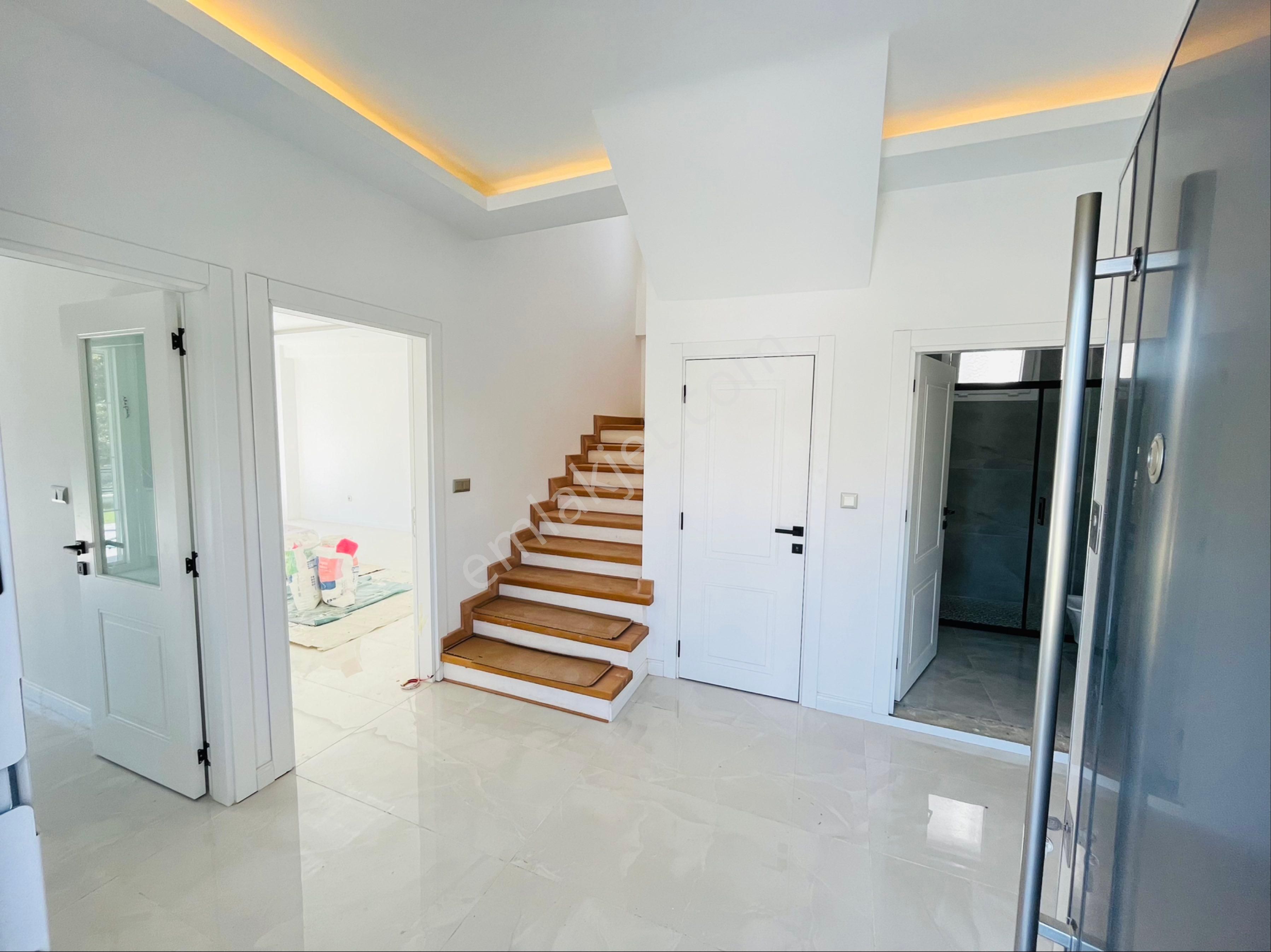 Altınoluk Narlı Bölgesinde Denize 250 Metre Bahçeli Yerden Isıtmalı Müstakil 4+1 Villa - Görsel 6