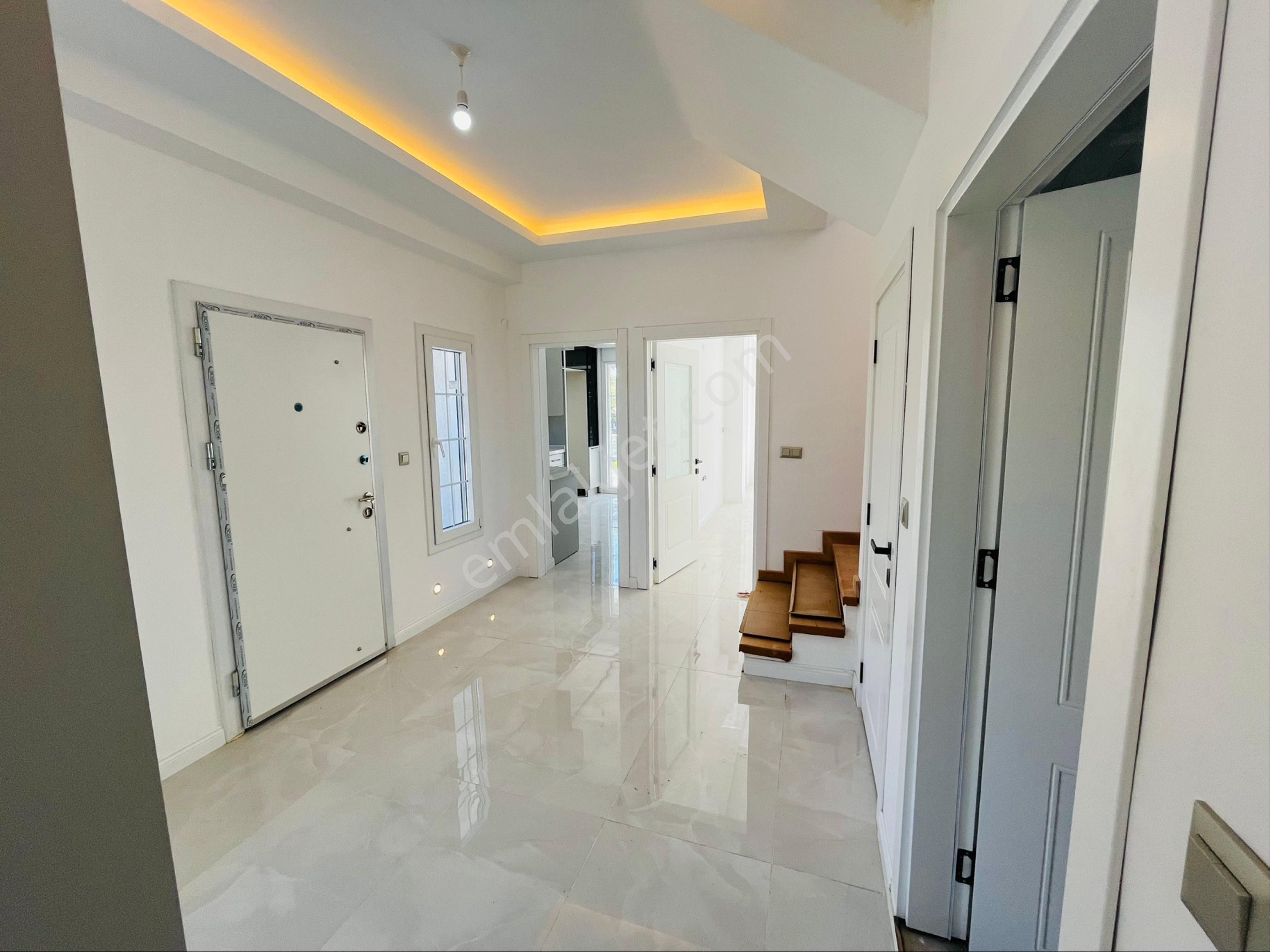 Altınoluk Narlı Bölgesinde Denize 250 Metre Bahçeli Yerden Isıtmalı Müstakil 4+1 Villa - Görsel 18