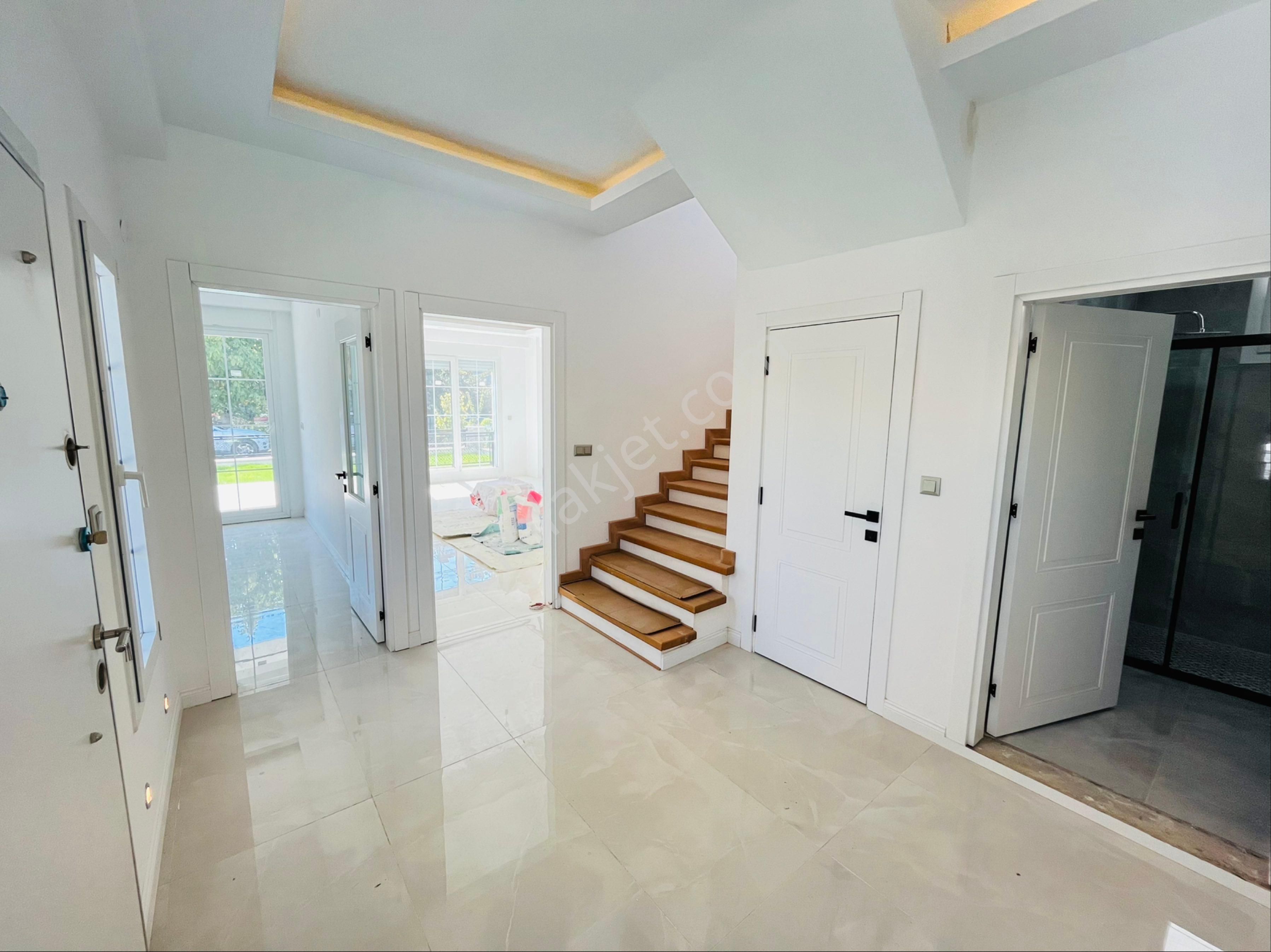 Altınoluk Narlı Bölgesinde Denize 250 Metre Bahçeli Yerden Isıtmalı Müstakil 4+1 Villa - Görsel 7