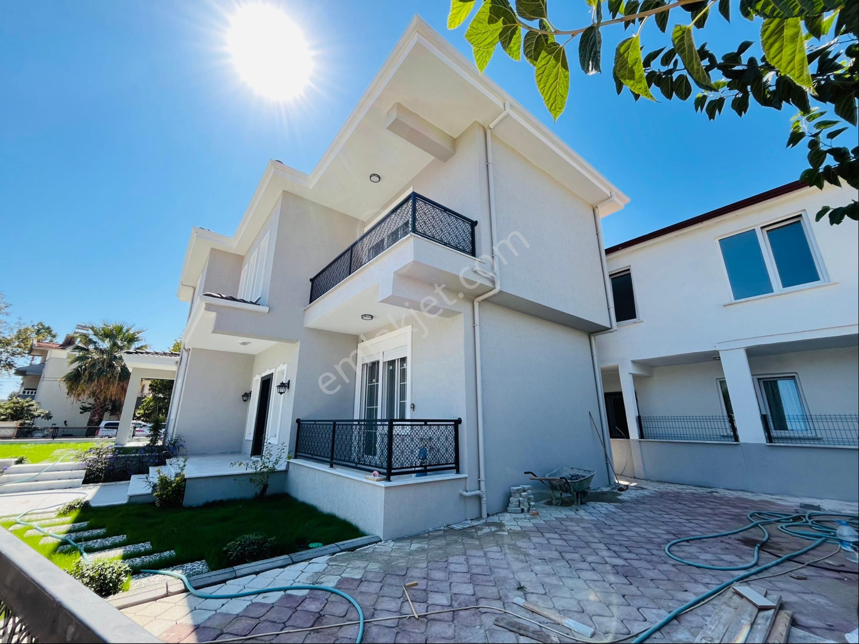 Altınoluk Narlı Bölgesinde Denize 250 Metre Bahçeli Yerden Isıtmalı Müstakil 4+1 Villa - Görsel 4