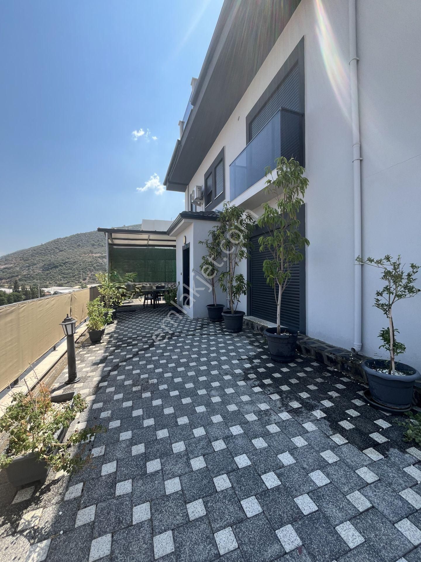 Goldhouse Dan Kiralık Karaçulhada Bahçeli Havuzlu 4+1 Villa - Görsel 25