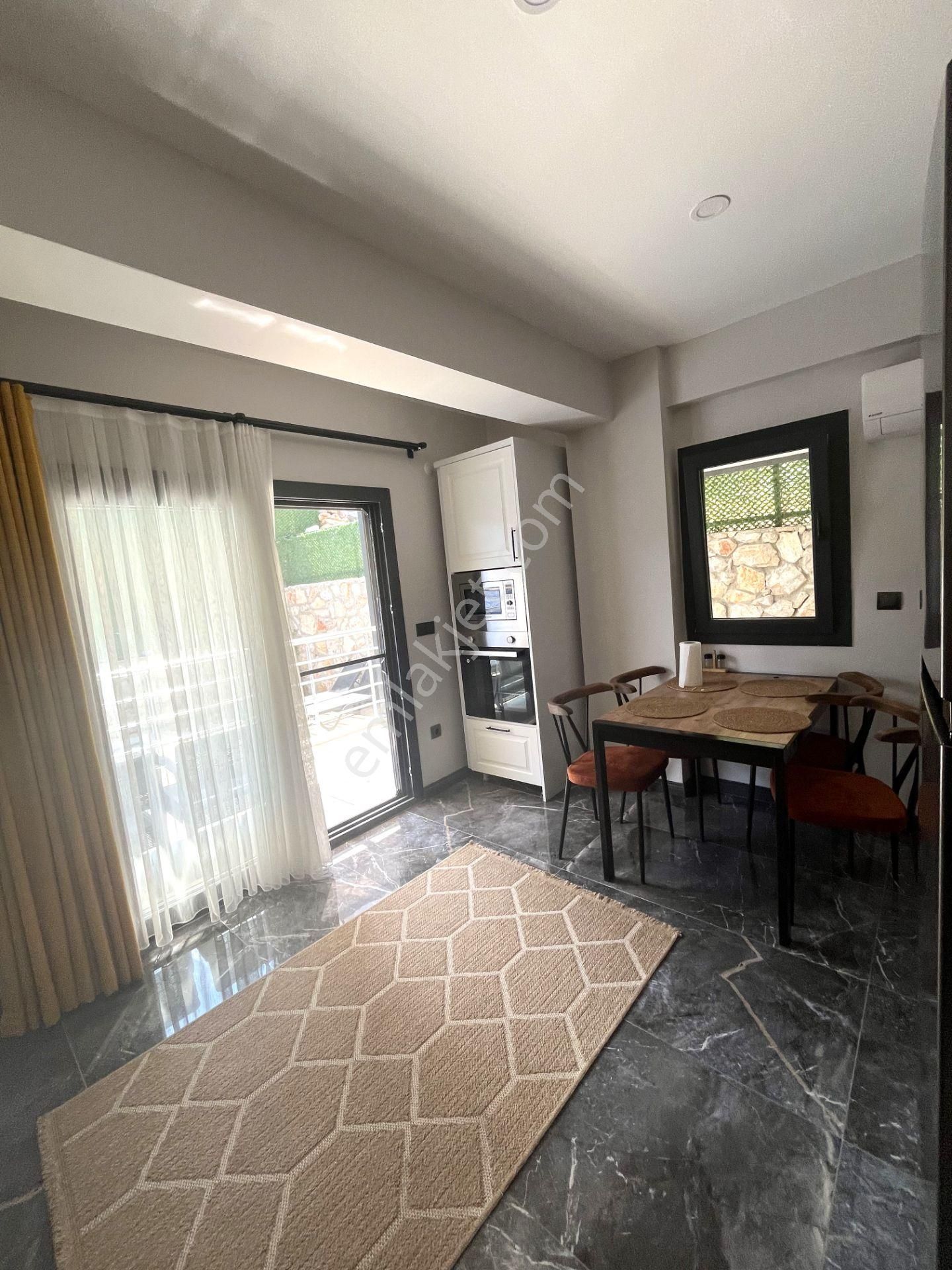 Goldhouse Dan Kiralık Karaçulhada Bahçeli Havuzlu 4+1 Villa - Görsel 4