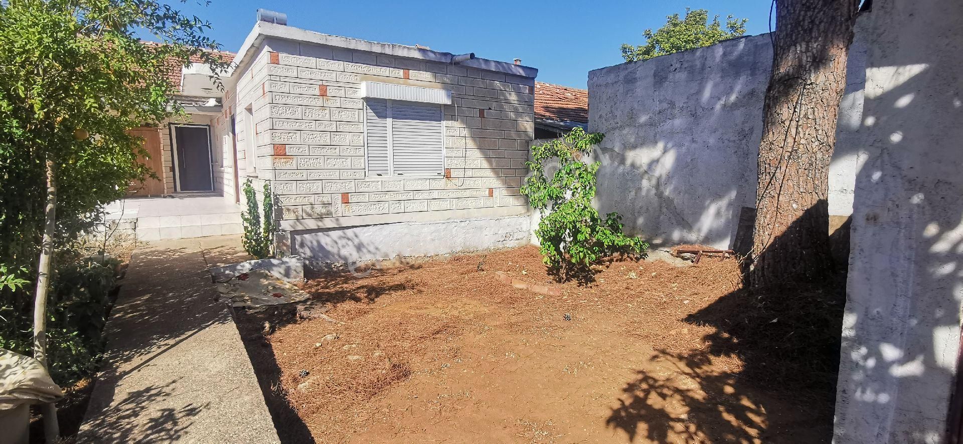 Duraliler De İçerisinde İki Ev Ve Doposu Olan Bahçeli Müstakil Kullanımlı Satılık Arsa - Görsel 10