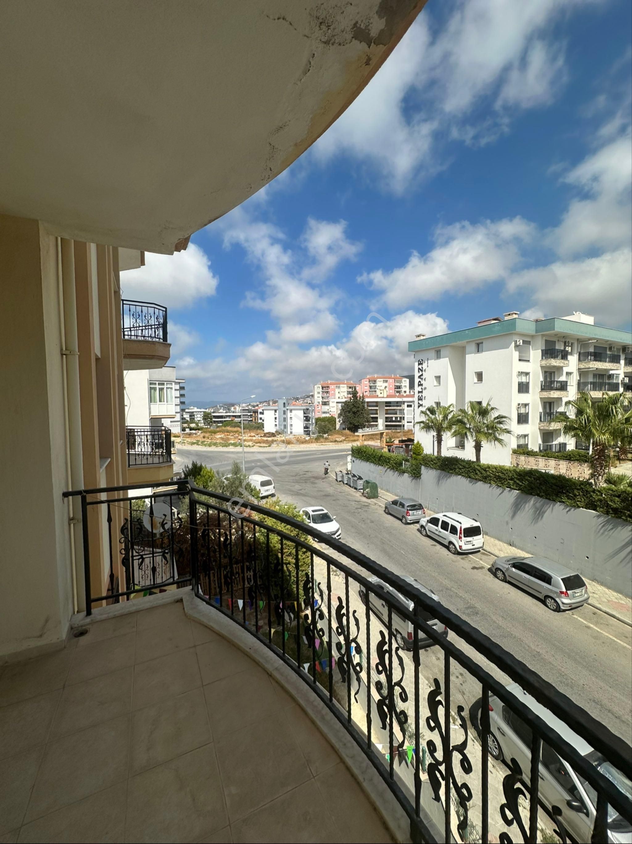 Kuşadasında Büyük Geniş Daire Satılık - Görsel 17