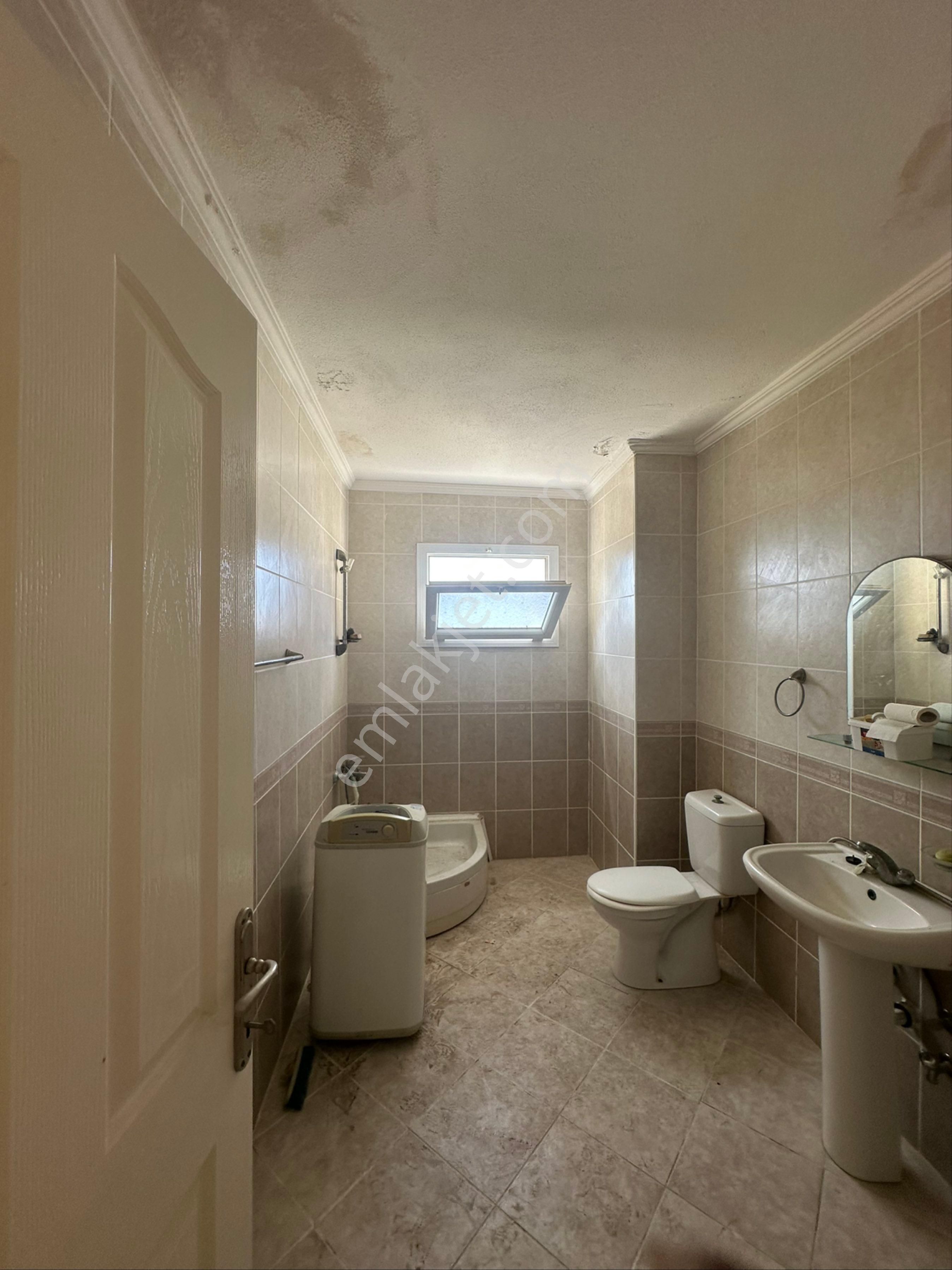 Kuşadasında Büyük Geniş Daire Satılık - Görsel 3