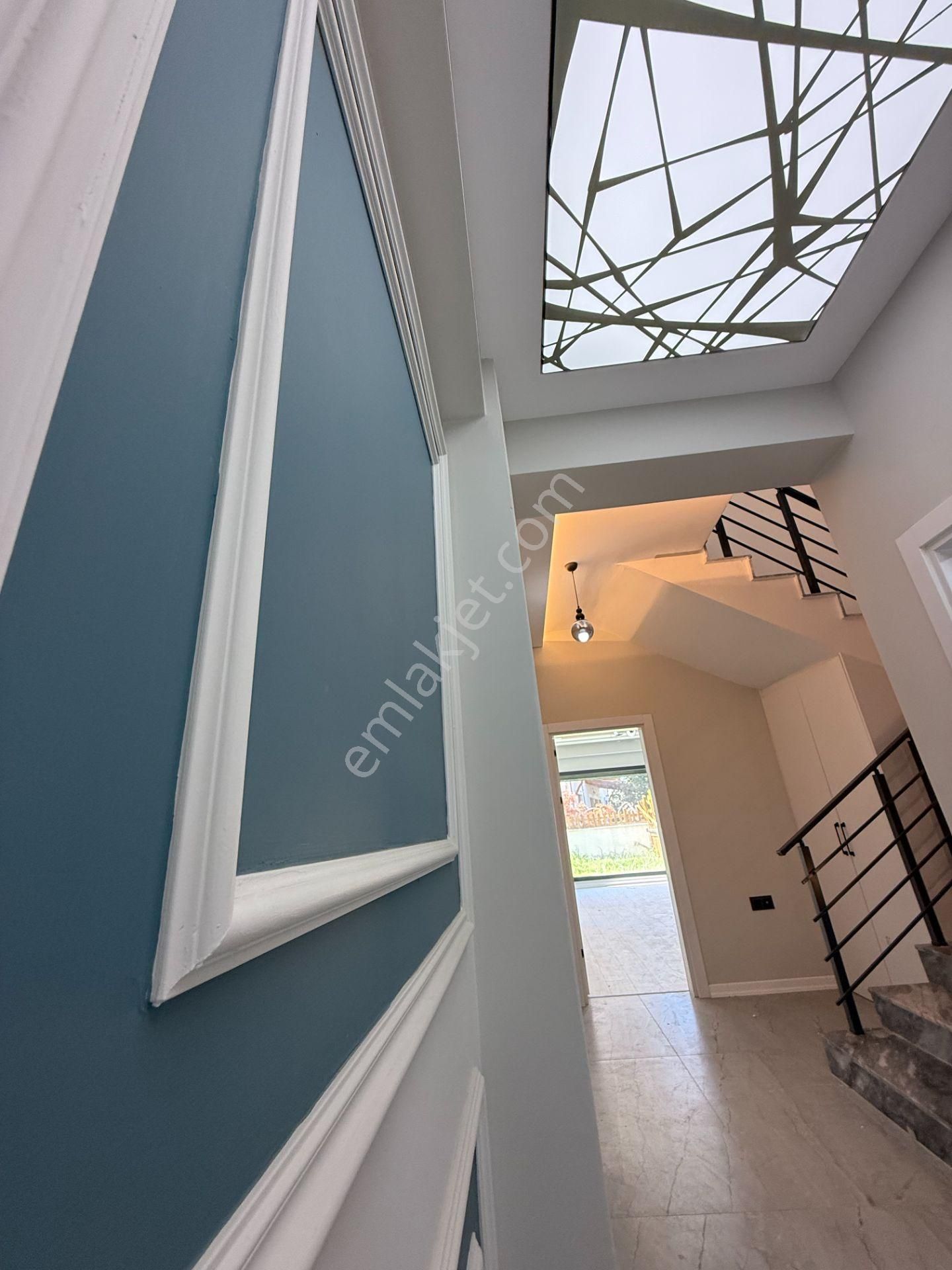 Modern Ve Şık Yapısıyla Havuzlu Doğayla İç İçe Satılık 4+1 Villa - Görsel 2